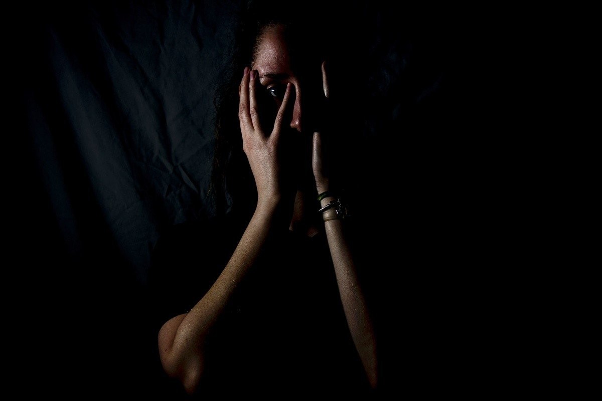 Εφιάλτης για 19χρονη στα χέρια του ιερέα πατέρα της: «Σπίτι μου δεν θα έρχεσαι τέτοια ώρα π@@@α!»