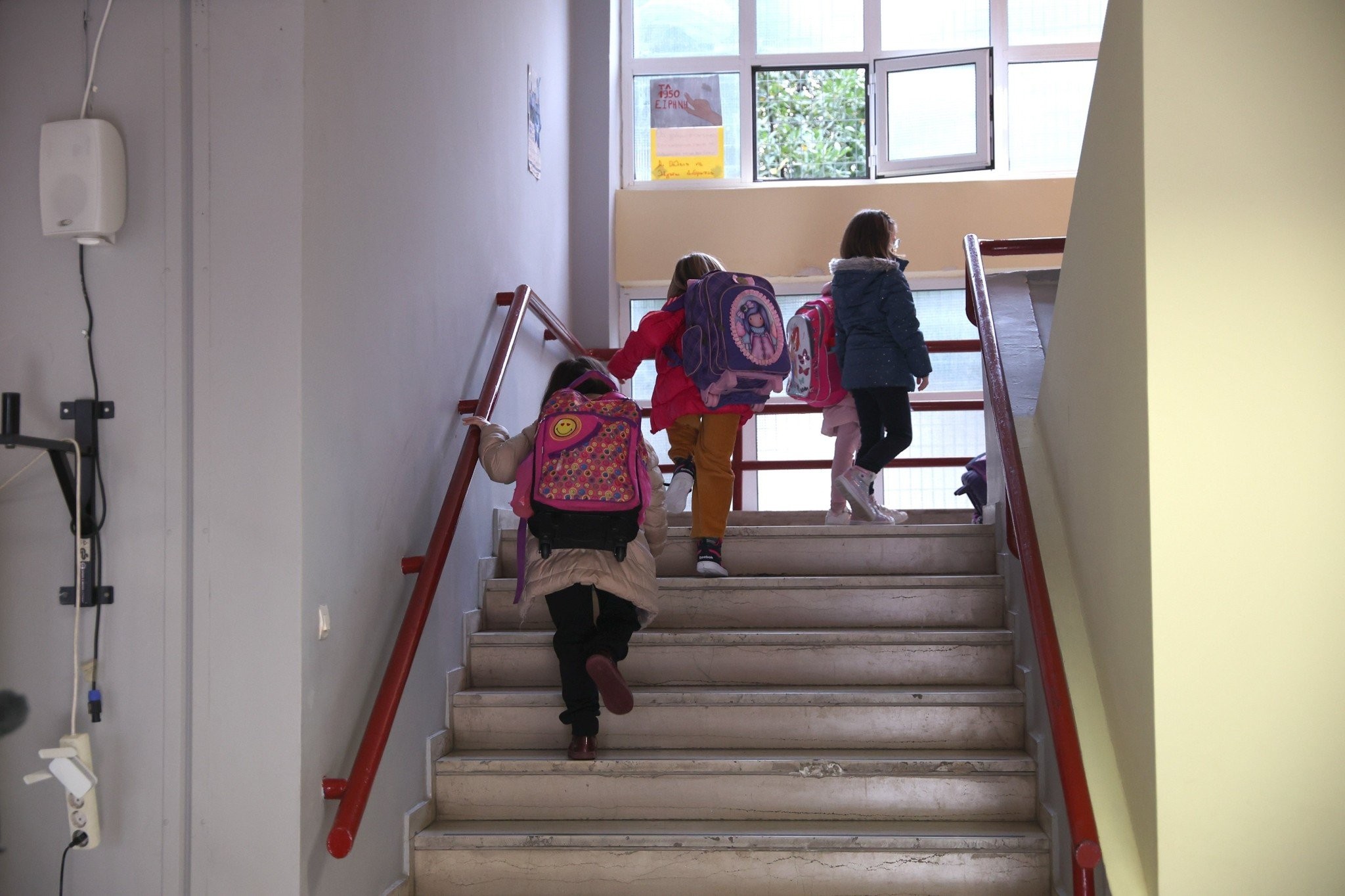 Σχολική στολή σκέφτονται σε δημοτικό της Αττικής - Η πρόταση για μαθητές που διχάζει