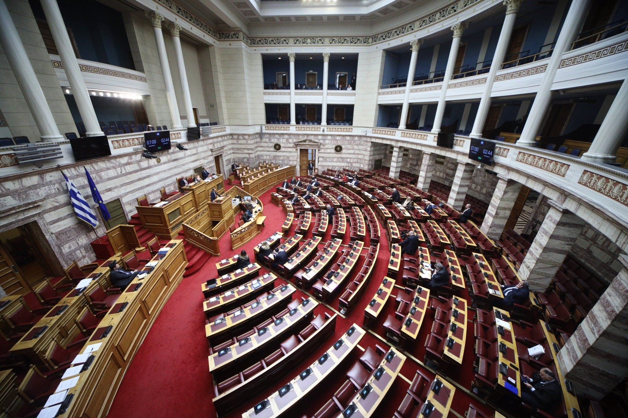 Ιστορικό χαμηλό στην υπερψήφιση νομοσχεδίων από την αντιπολίτευση - Στο «κόκκινο» η πολιτική πόλωση