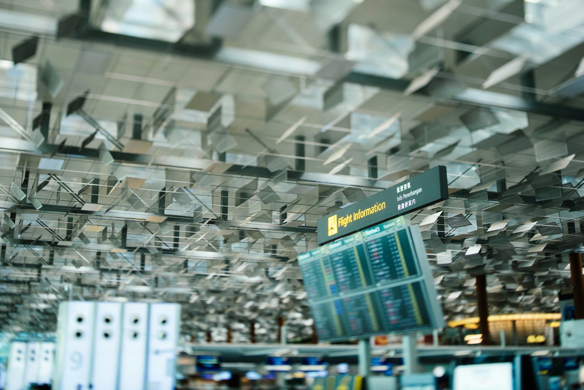 Αλλάζουν όλα στα αεροπορικά ταξίδια: Νέοι κανονισμοί για χειραποσκευές και υγρά