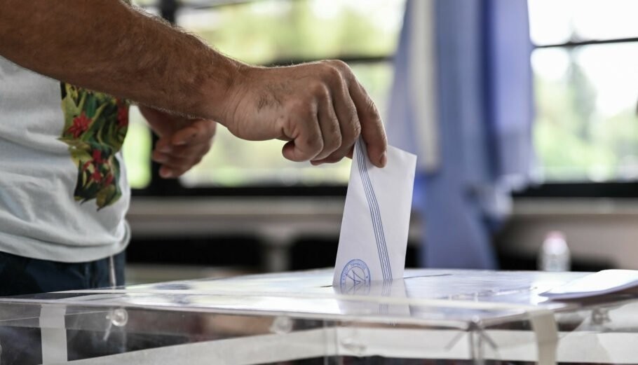 Δημοσκόπηση Interview: Ευρύ προβάδισμα Κασσελάκη στον ΣΥΡΙΖΑ - Ντέρμπι στο ΠΑΣΟΚ