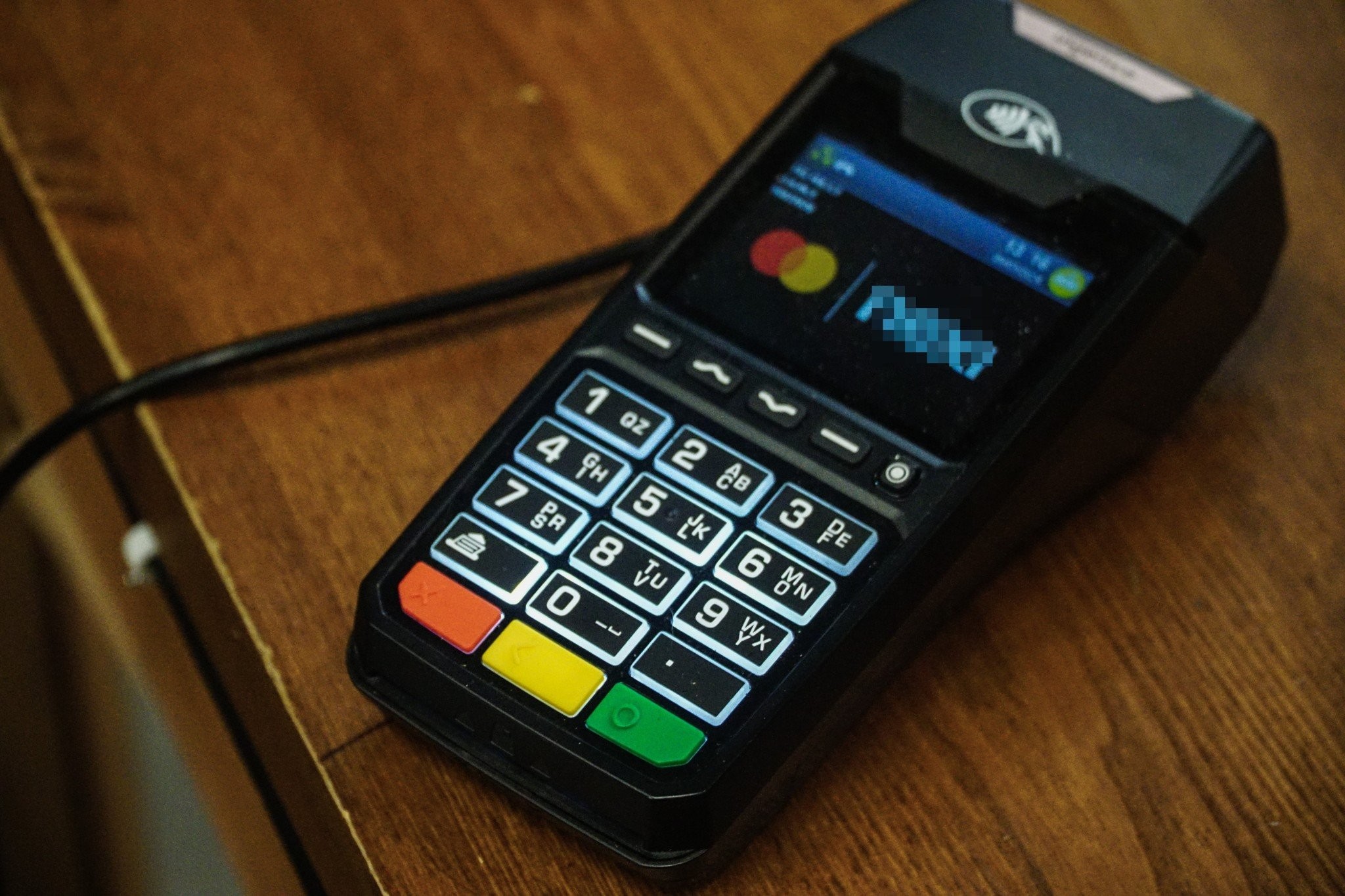 ΑΑΔΕ: Υποχρέωση άμεσης διασύνδεσης ταμειακής και POS σε περίπτωση αντικατάστασης