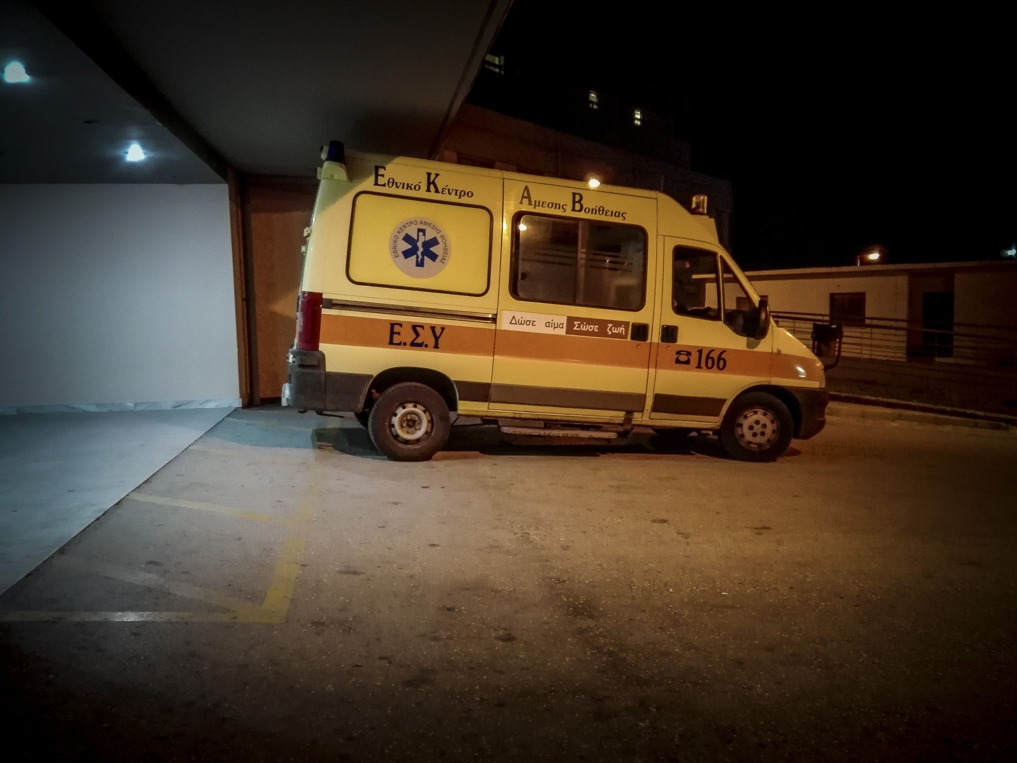 Σοβαρό τροχαίο στη Θεσσαλονίκη: Όχημα προσέκρουσε σε στηθαίο - Δύο τραυματίες