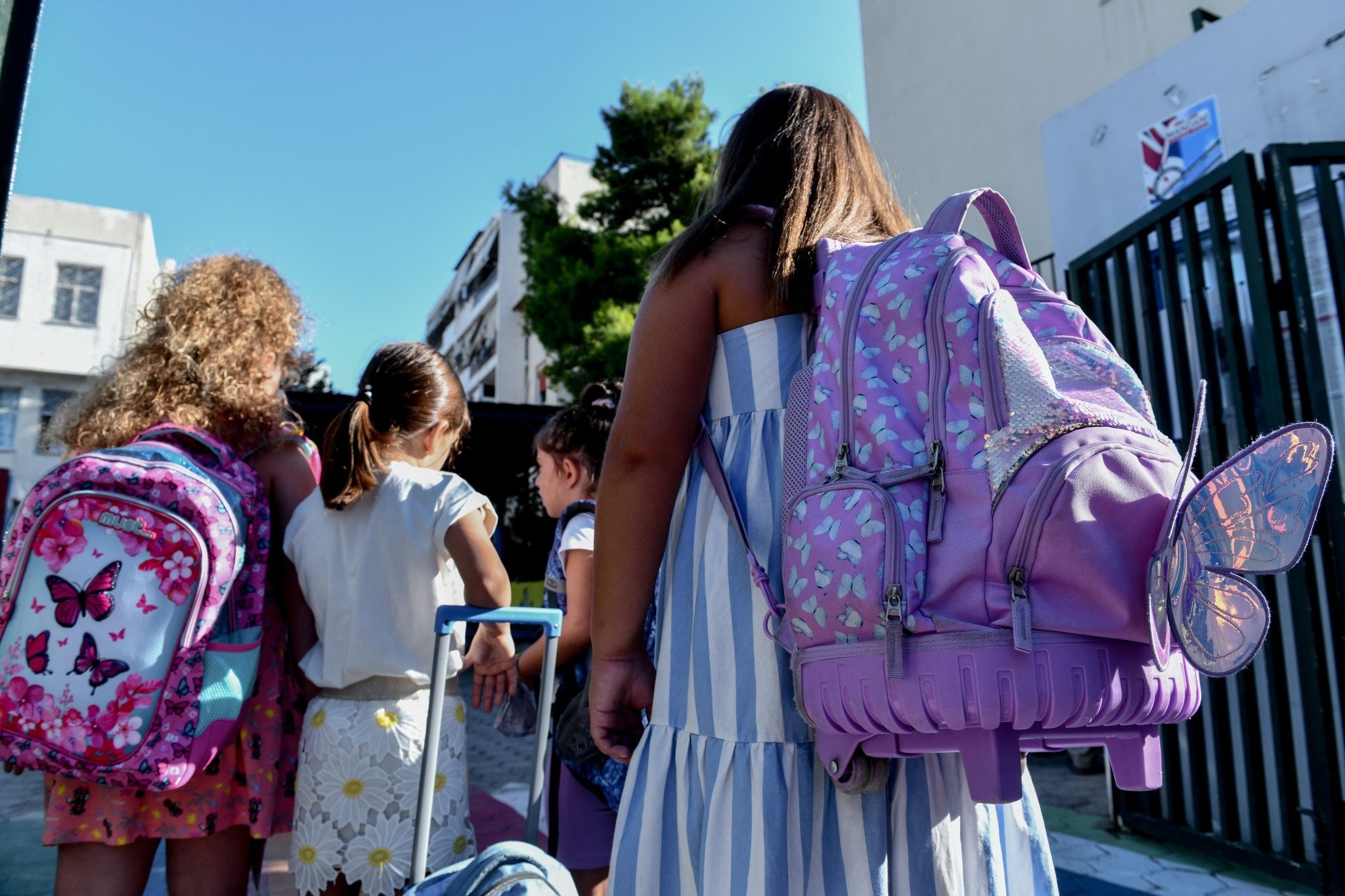 Σχολεία: Πότε θα γίνει η επιστροφή στα θρανία - Πότε κλείνουν ξανά για Ευρωεκλογές