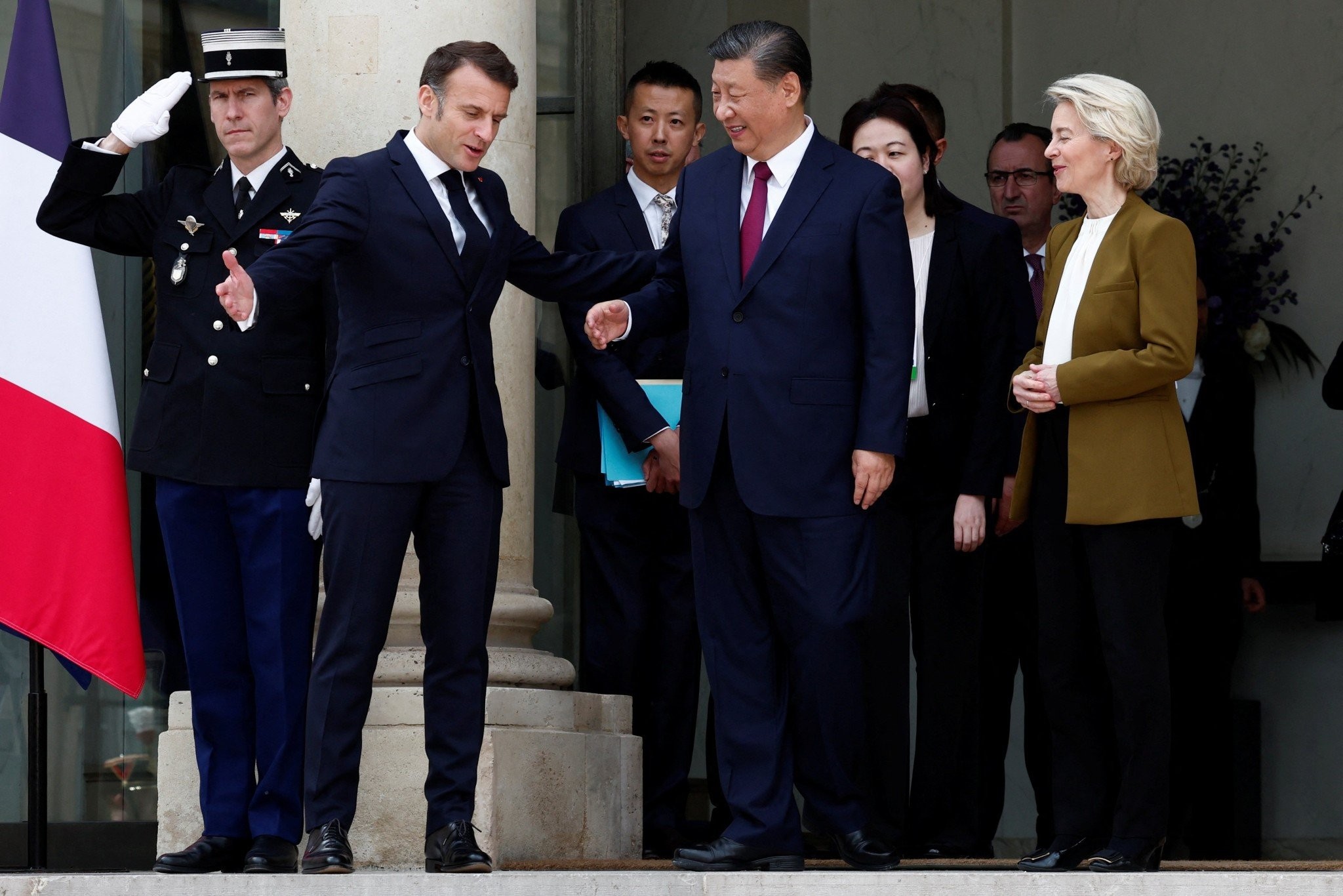 Γαλλία: Στο Παρίσι ο Σι Τζινπίνγκ: Κρίσιμη επίσκεψη για το μέλλον των σχέσεων ΕΕ-Κίνας