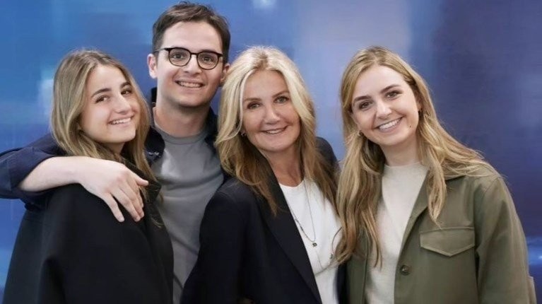 Τα «χρόνια πολλά» της Μαρέβας Γκραμπόφσκι στο γιο της, Κωνσταντίνο: «Σ' αγαπώ πολύ»