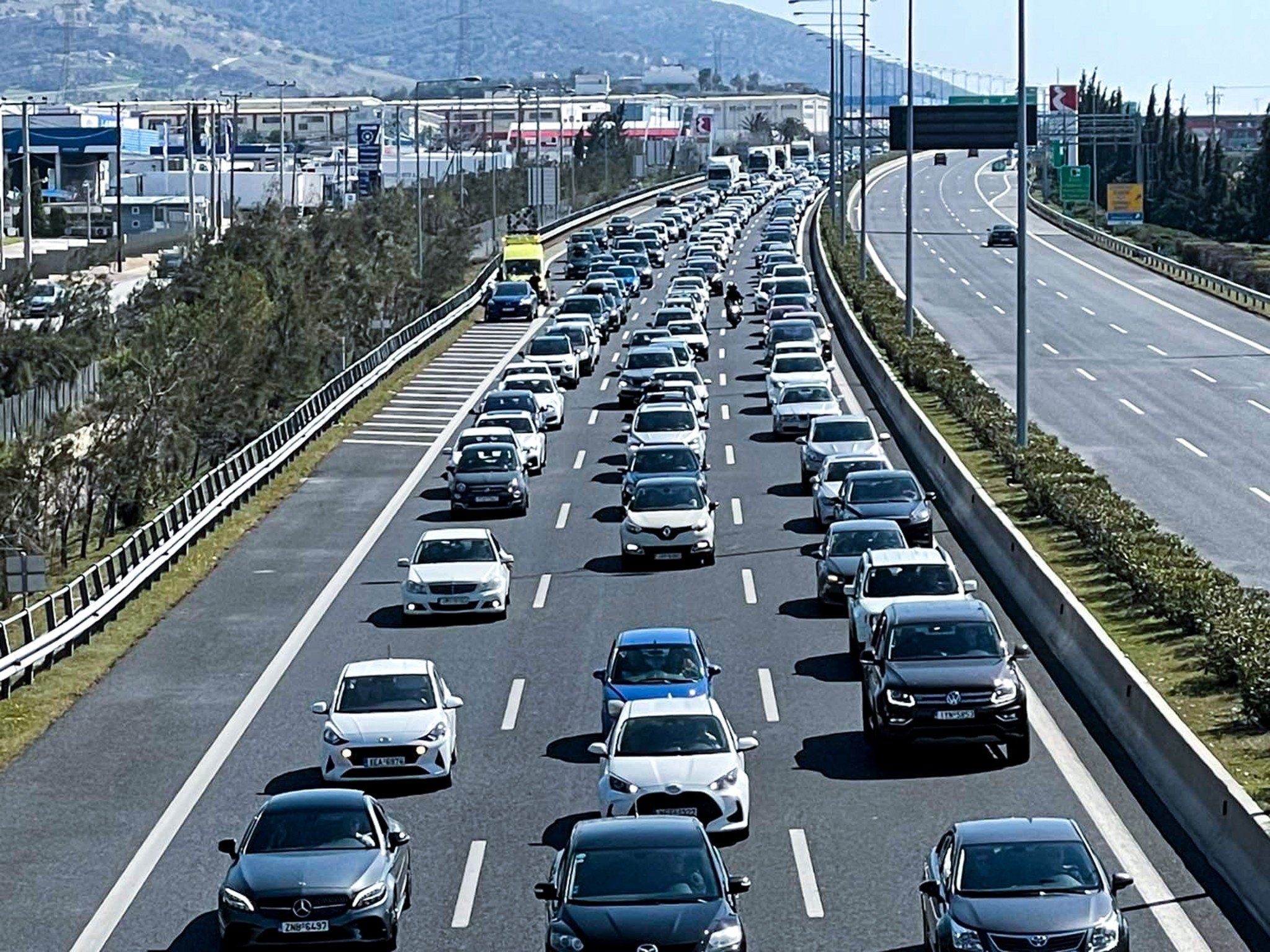 Κίνηση τώρα: Με «ζόρι» η κυκλοφορία σε Κηφισό και λιμάνι Πειραιά