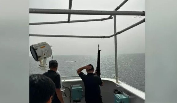 Υεμένη: Οι Χούθι στοχοποίησαν με βαλλιστικούς πυραύλους το εμπορικό MV Groton