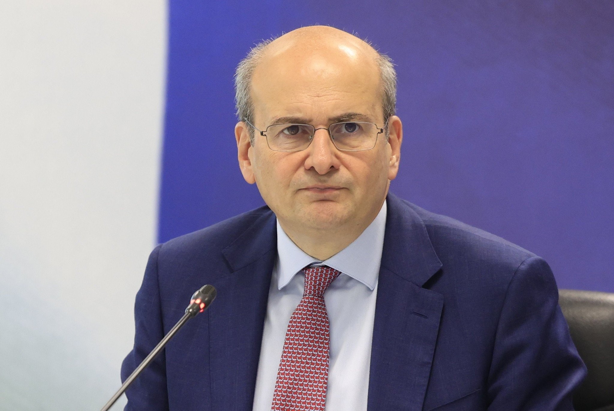 Κωστής Χατζηδάκης: «Κάπου ώπα παιδιά» - Τί λέει για την ελληνική οικονομία