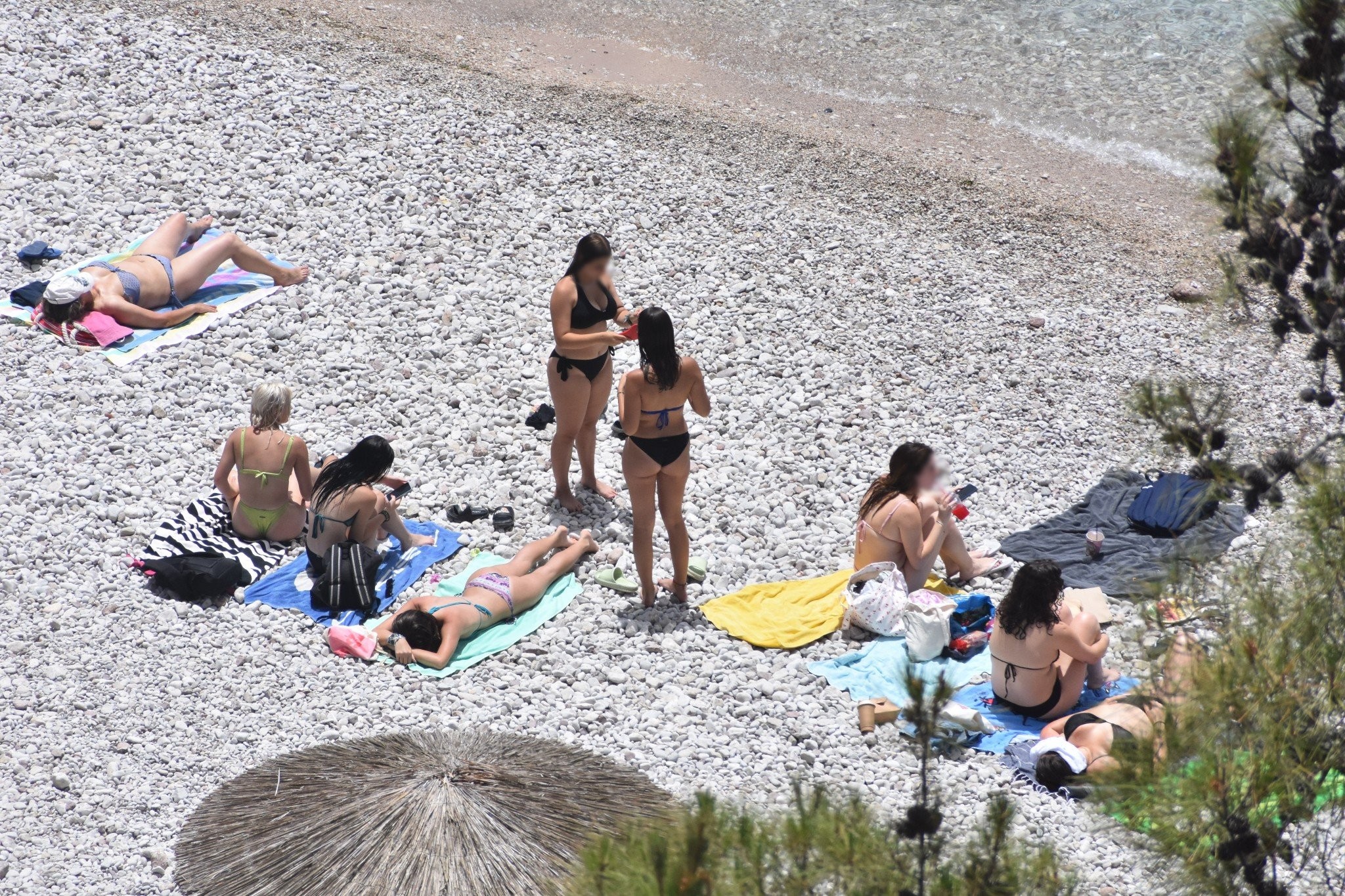 Ισπανία: Αστυνομικοί κατά των τουριστών – Κατάσχουν ξαπλώστρες και βάζουν πρόστιμα