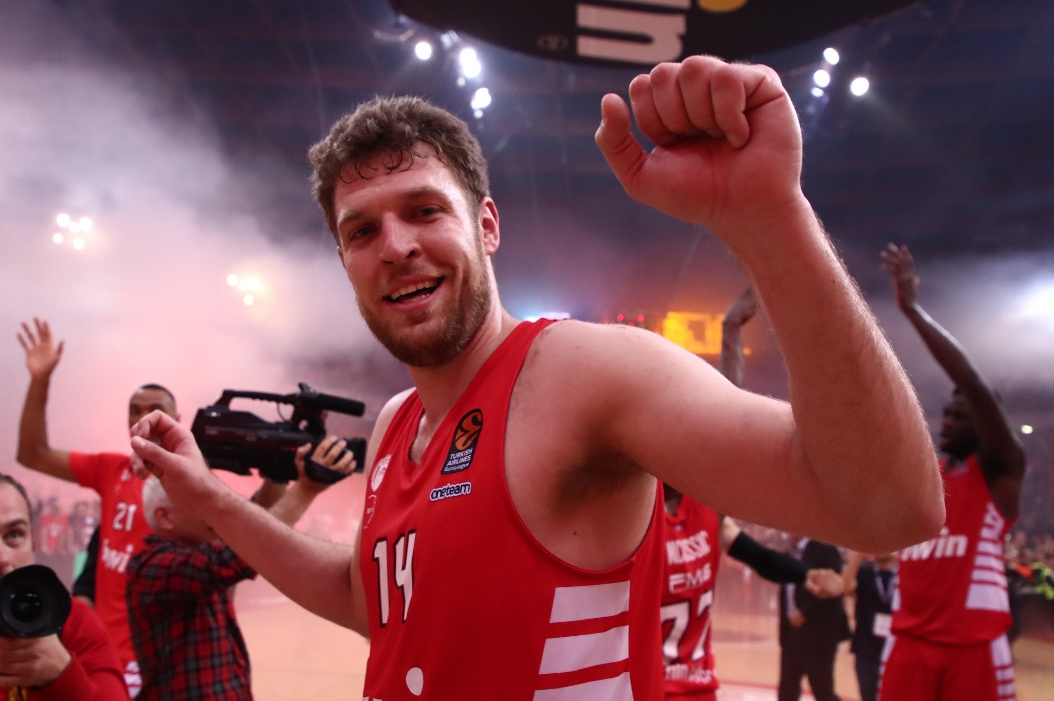 Έληξε το 48ωρο αναμονής - Τι ισχύει για τον Σάσα Bεζένκοφ και τον Ολυμπιακό [vid]