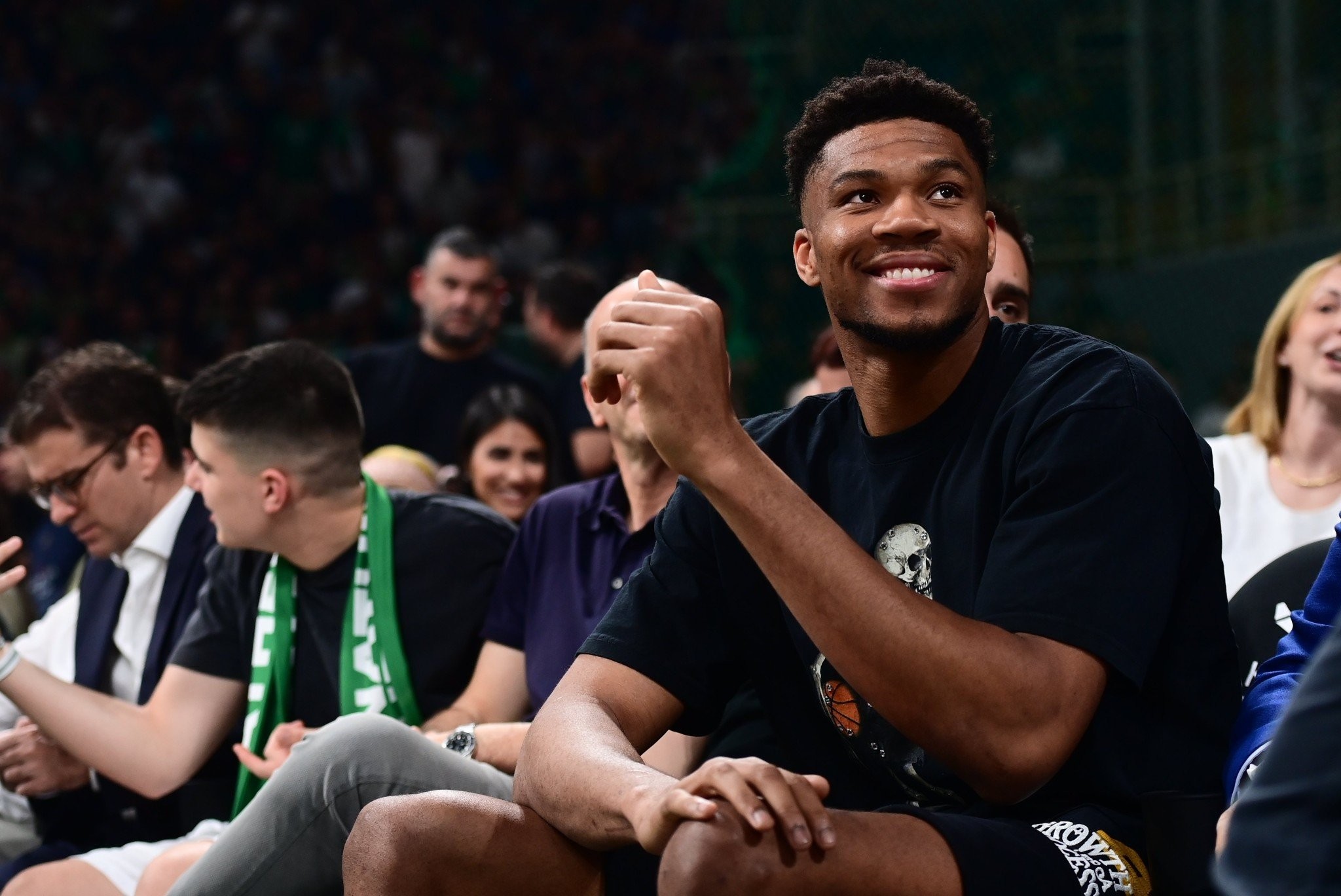 Το όνομα του Giannis «έπαιξε» σε γιγαντοοθόνη στο Παρίσι για τους Ολυμπιακούς Αγώνες [vid]