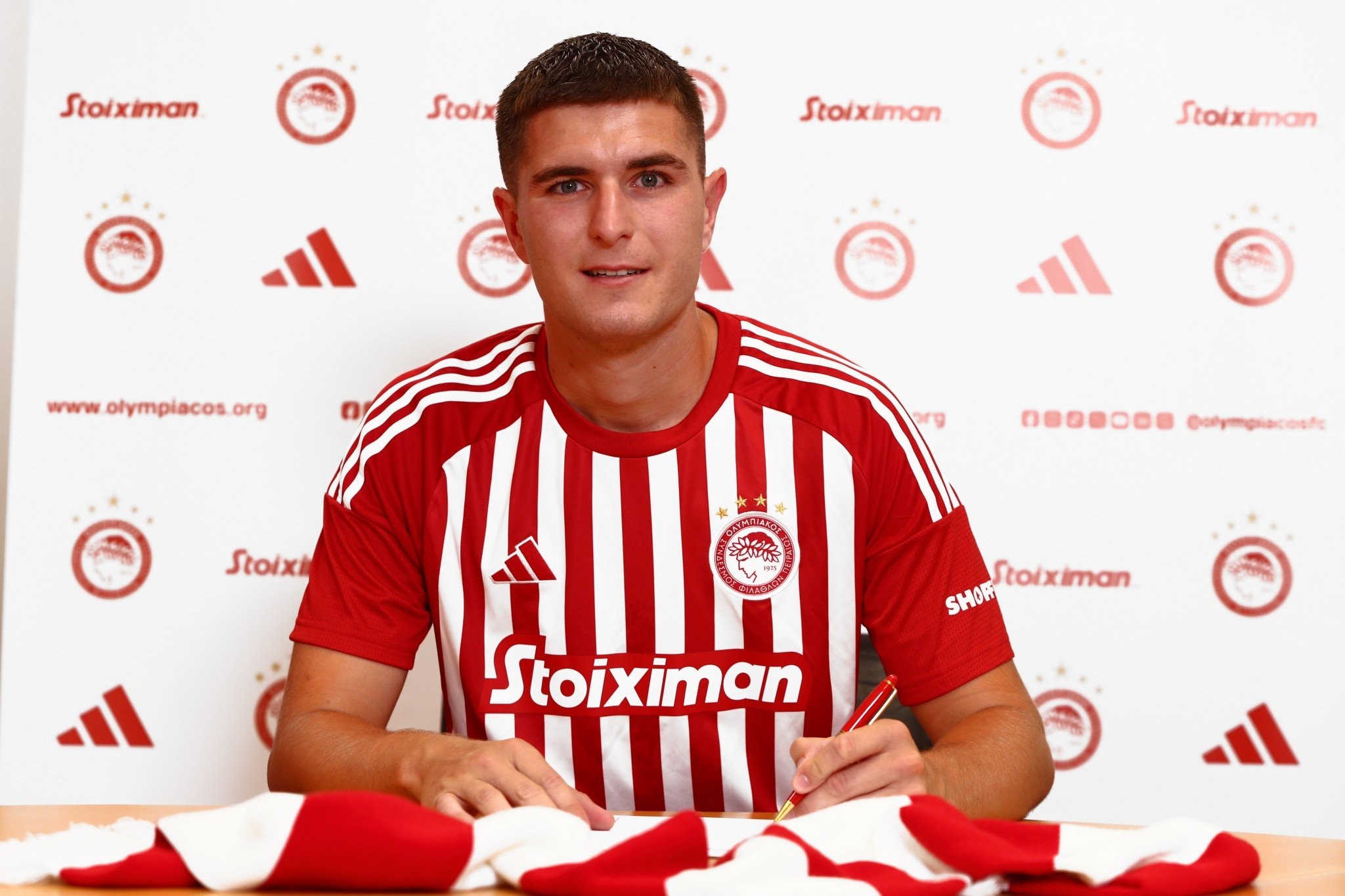 Λορέντσο Πιρόλα: «Ο Ολυμπιακός είναι ο πιο σημαντικός σύλλογος στην Ελλάδα» [vid]