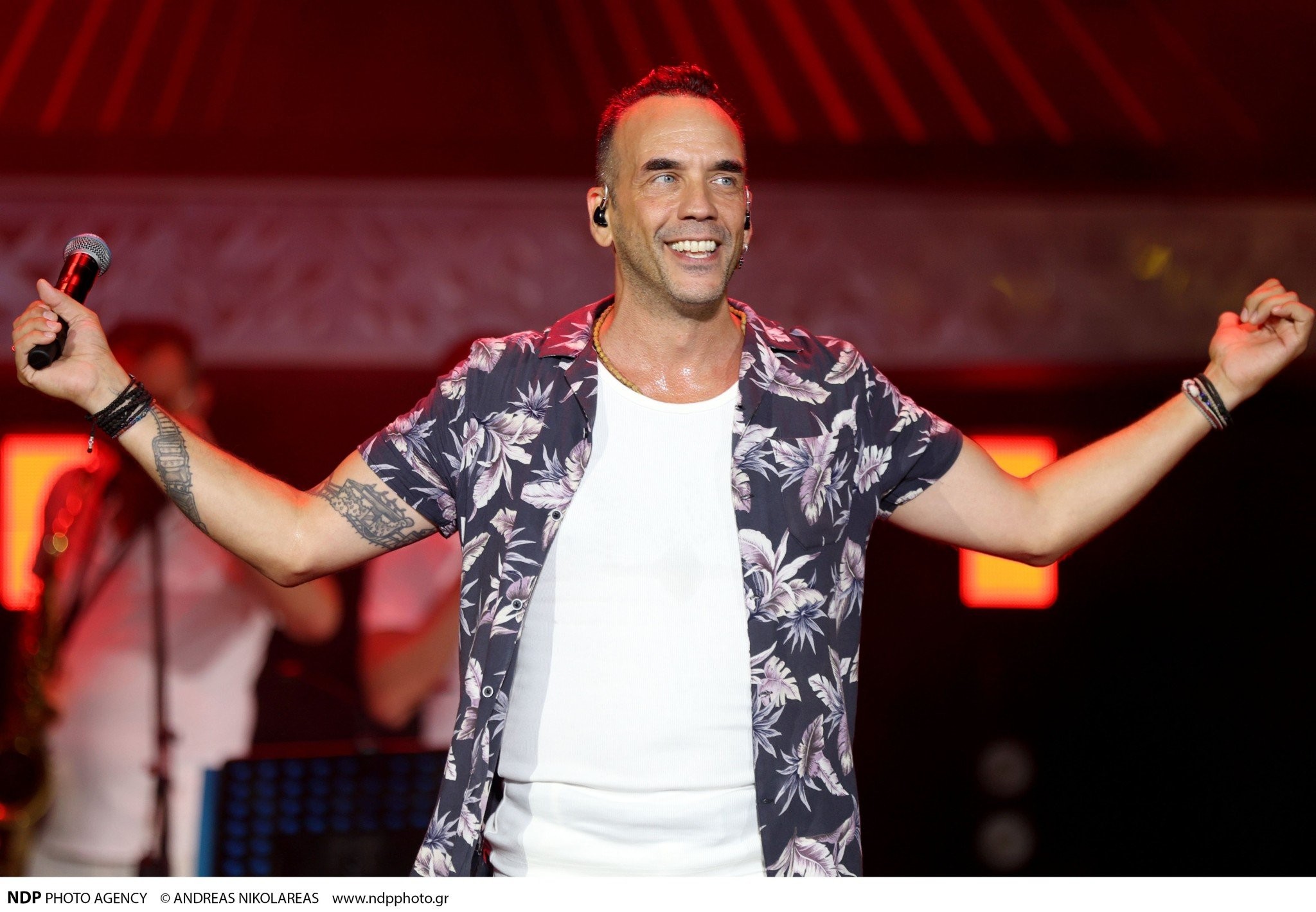 Πάνος Μουζουράκης: η σύζυγός του Μαριλού Κόζαρη δεν είχε μάτια παρά μόνο γι’ αυτόν στη συναυλία του