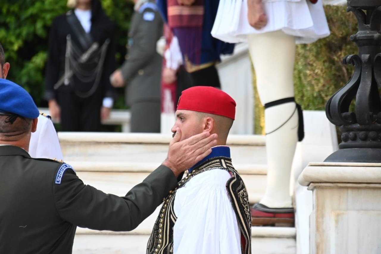 Εντυπωσιακές παρουσίες και υψηλοί προσκεκλημένοι στη δεξίωση στο Προεδρικό Μέγαρο