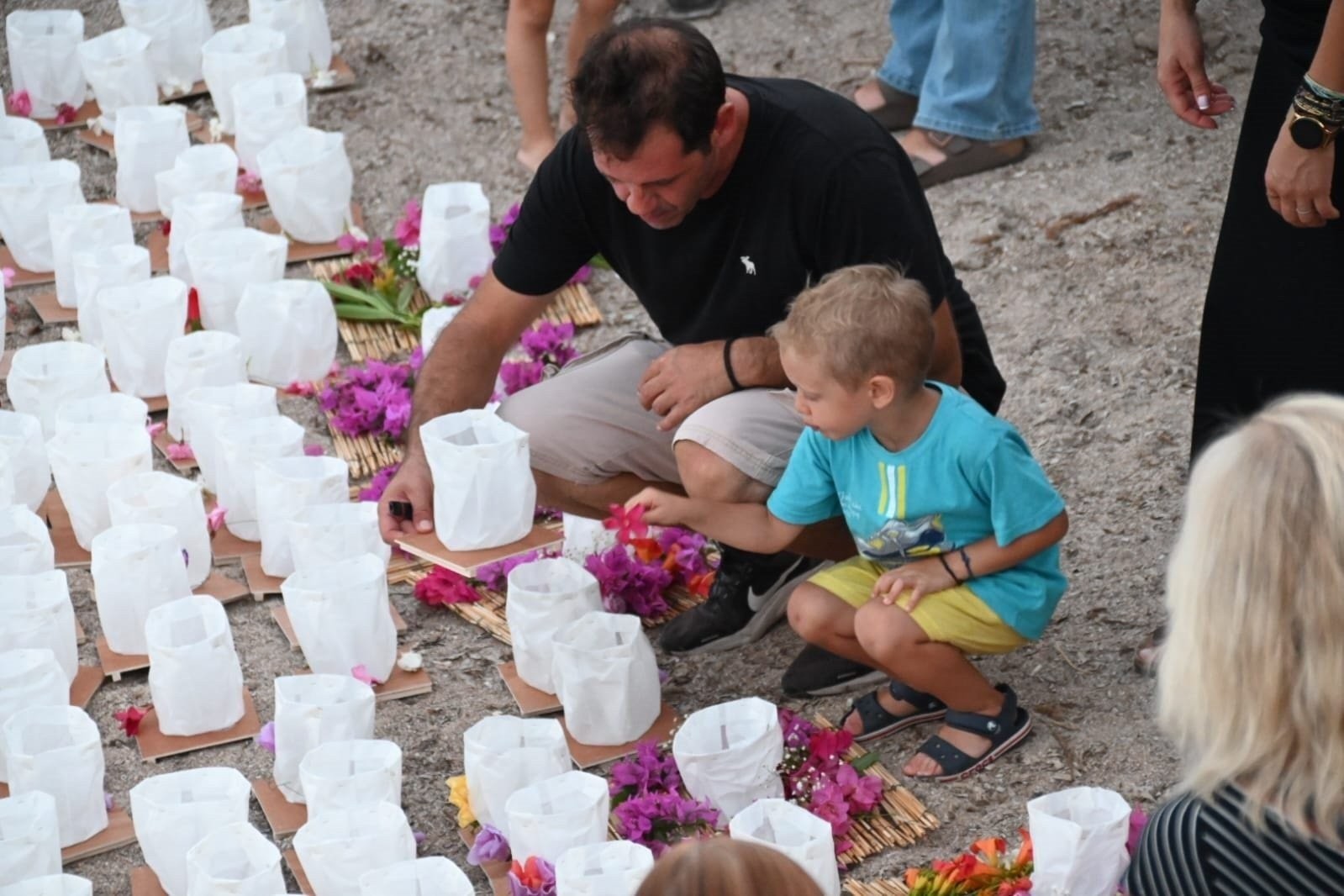 Νέες μαρτυρίες σοκ από το Μάτι: «Κοριτσάκι πήδηξε στα βράχια γιατί δεν έβλεπε από τους καπνούς»