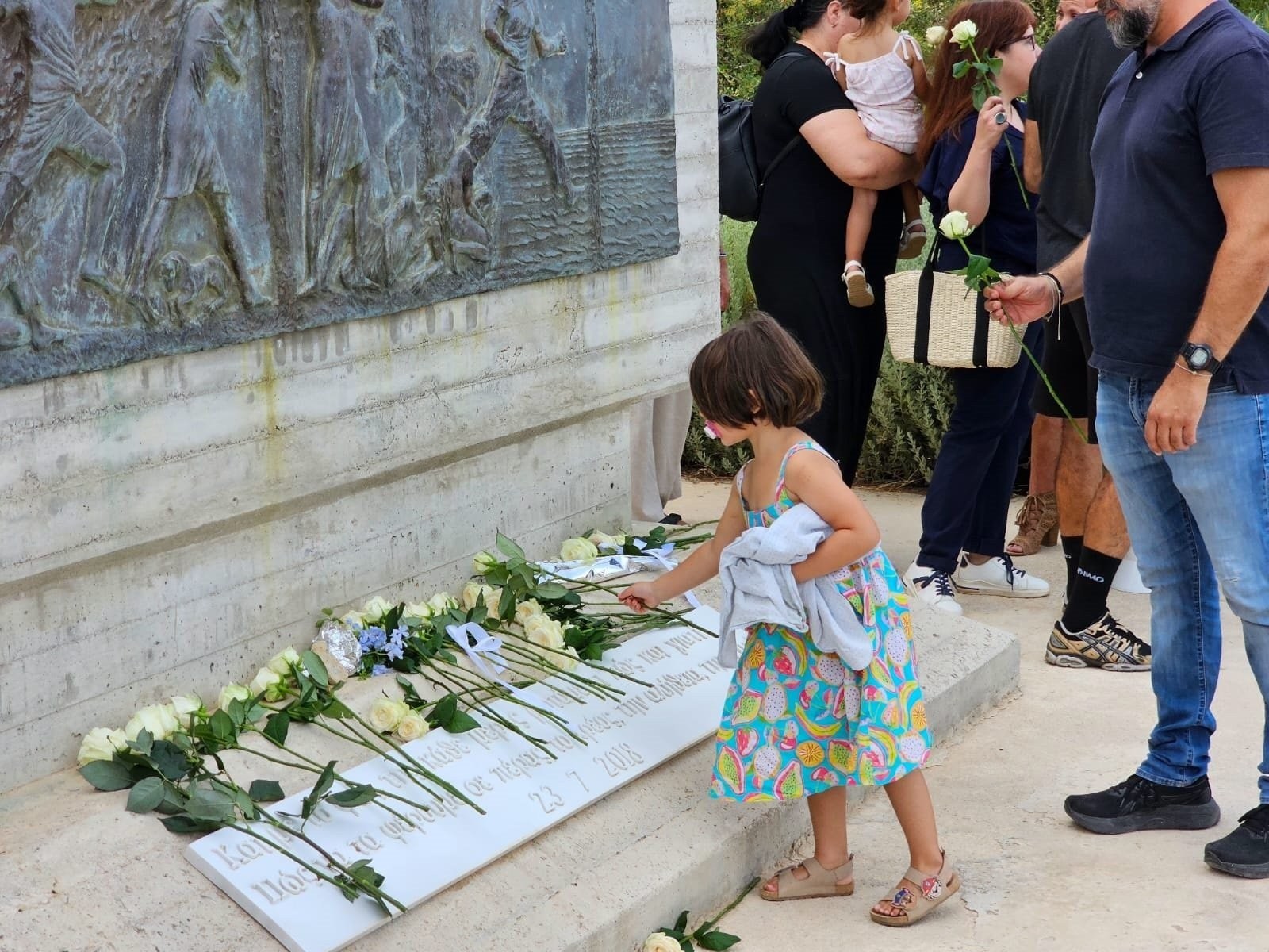 «Σπάνε καρδιές» στις εκδηλώσεις μνήμης για τη φωτιά στο Μάτι