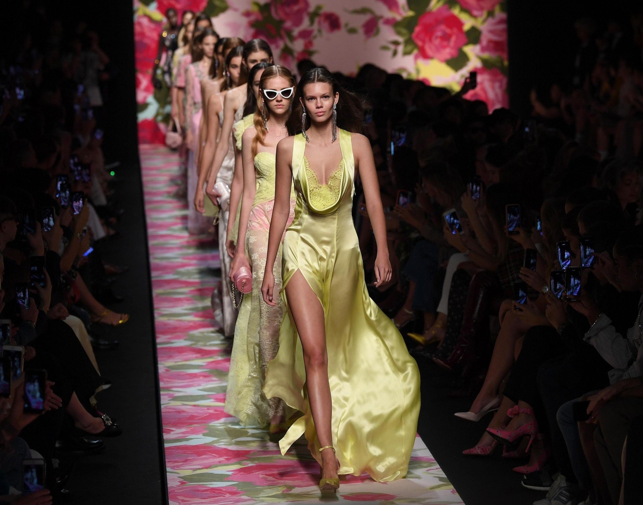 Ο οίκος Blumarine απέκτησε νέο διευθυντή δημιουργικού που θα φέρει «αέρα» μινιμαλισμού και sexiness