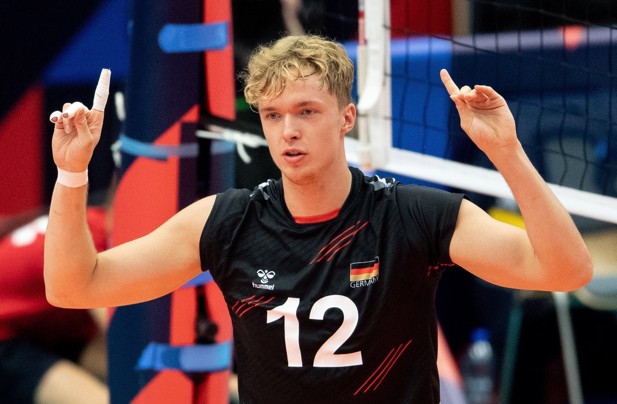 Συγκλονίζει Γερμανός διεθνής στο βόλεϊ - Αγωνίζεται με μερική παράλυση στο πρόσωπο