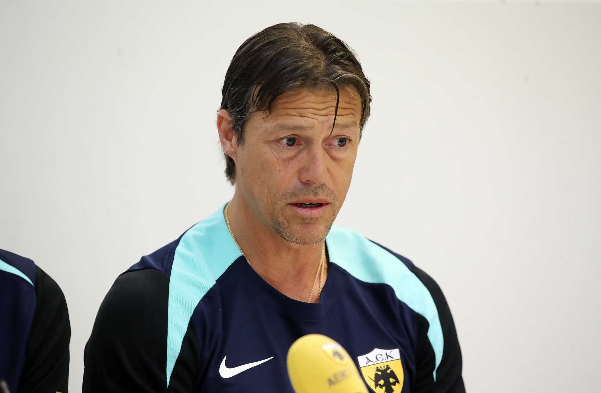 «Αιχμές» Αλμέιδα: «Αν για 20 κακά λεπτά υπάρχουν αμφιβολίες για δύο χρόνια δουλειάς, τότε...» [vid]