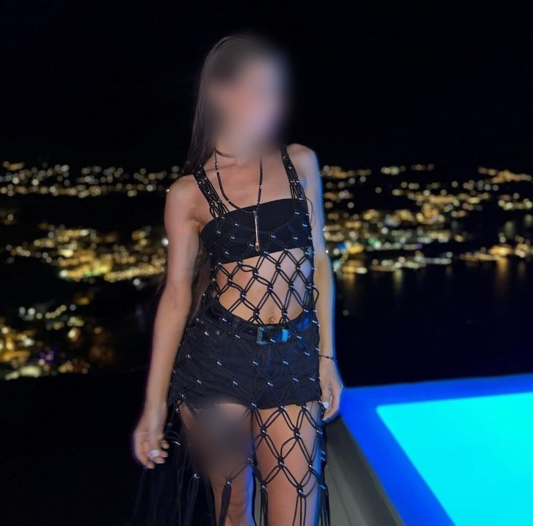 Ελεύθερη με περιοριστικούς όρους η εντυπωσιακή DJ για το κύκλωμα που «έσπρωχνε» κοκαΐνη στη Μύκονο