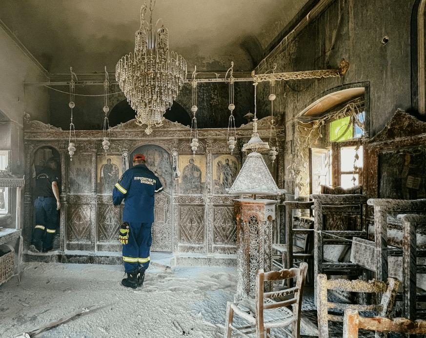 Ξέσπασε φωτιά στην εμβληματική Παναγιά τη Γοργόνα της Λέσβου - Την έσβησαν περαστικοί