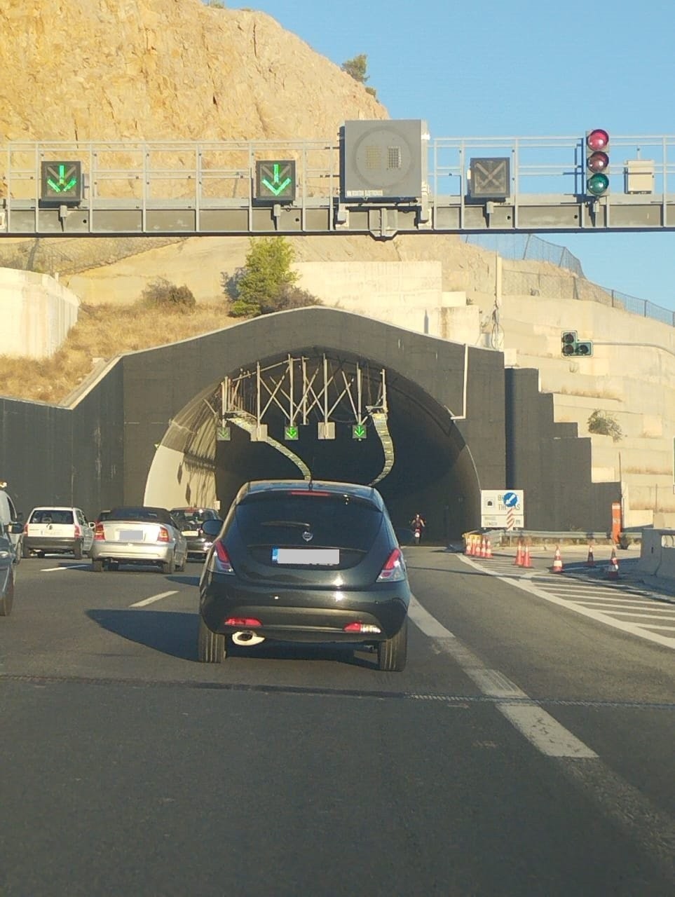 Ανατροπή οχήματος στην Αθηνών - Κορίνθου - Προβλήματα στην κυκλοφορία