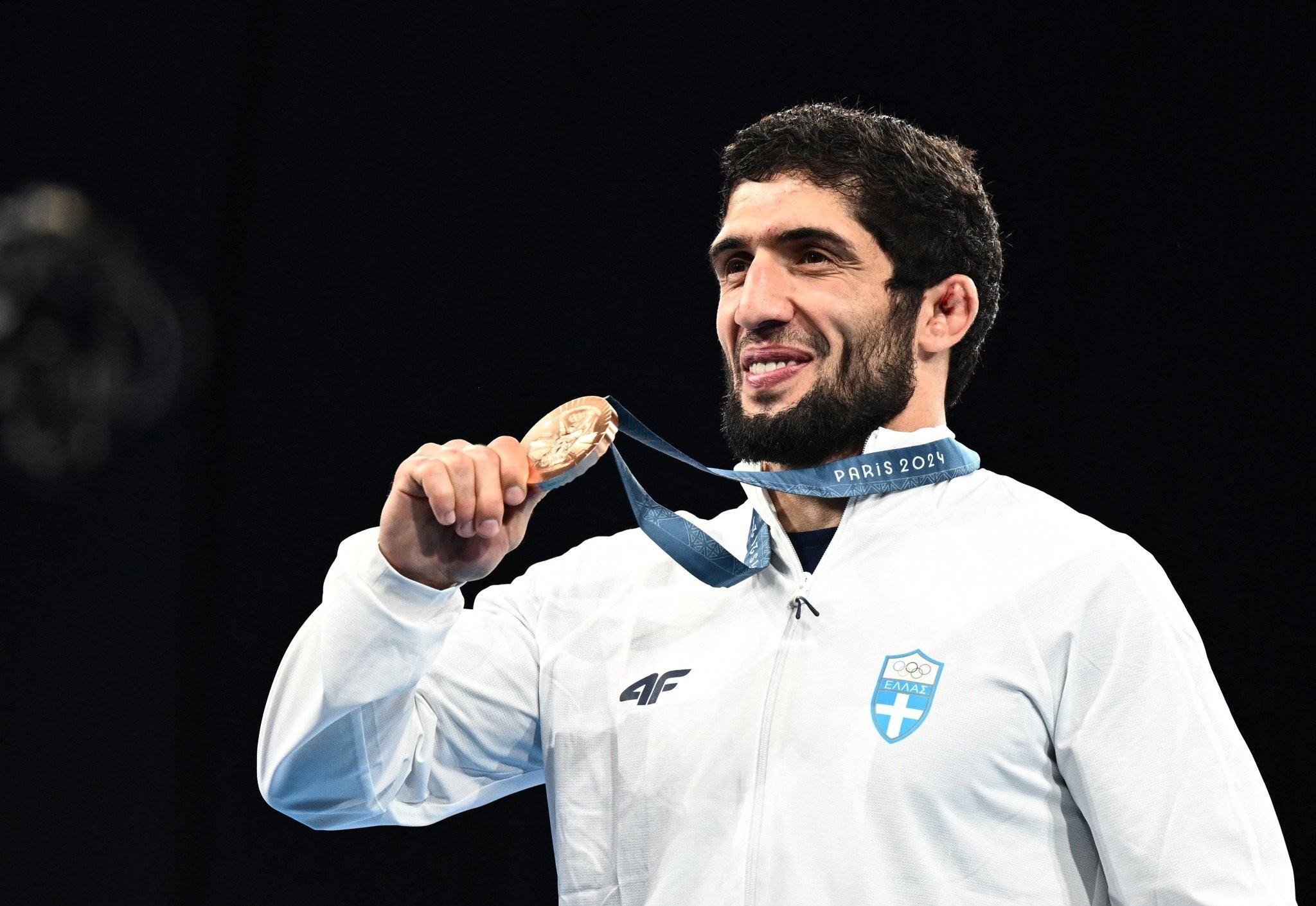 Η αποθεωτική υποδοχή του «χάλκινου» Νταουρέν Κουρουγκλίεβ από την ελληνική αποστολή [vid]