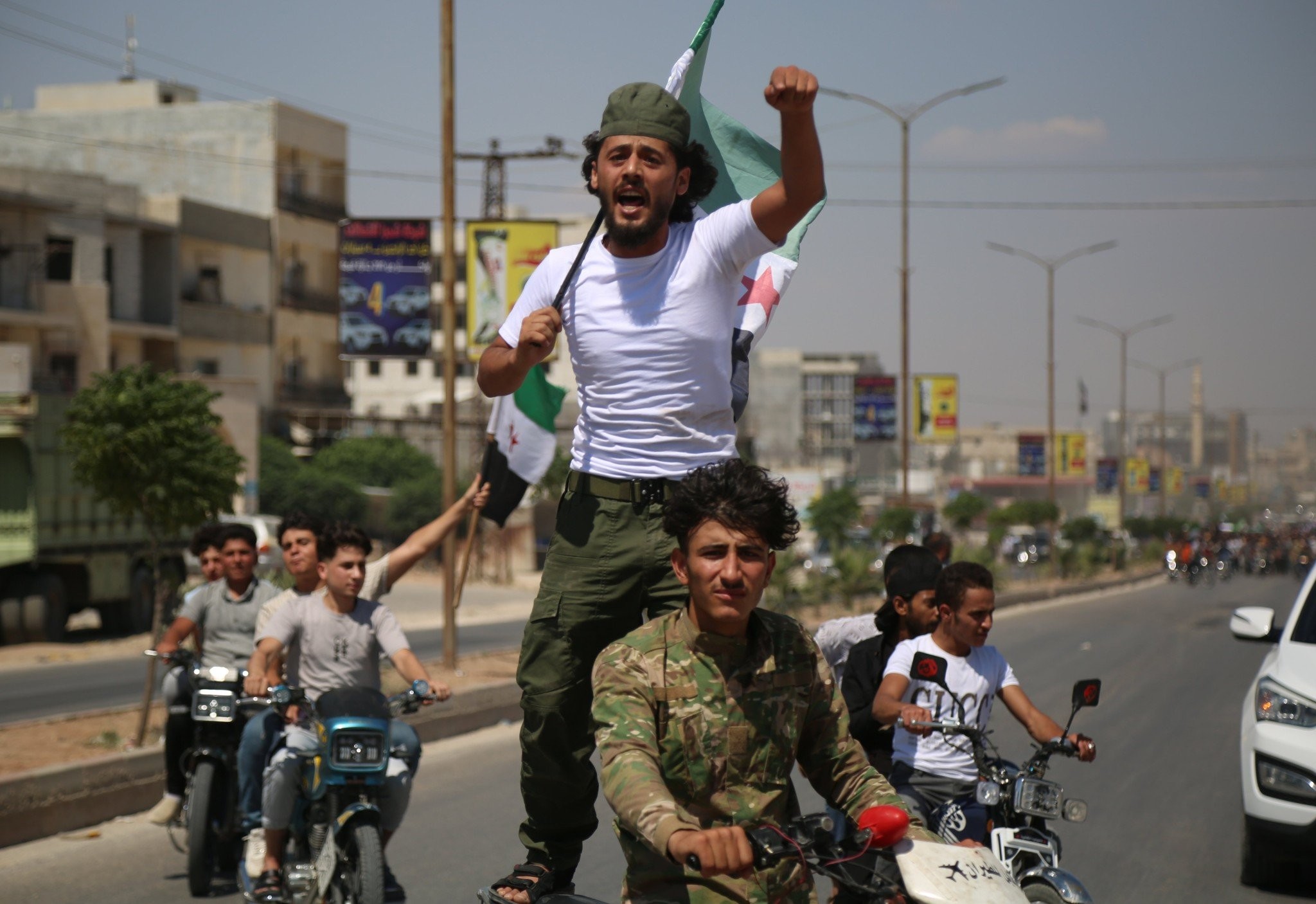 Συρία: Δέκα νεκροί από έκρηξη παγιδευμένου φορτηγού στην Αζάζ