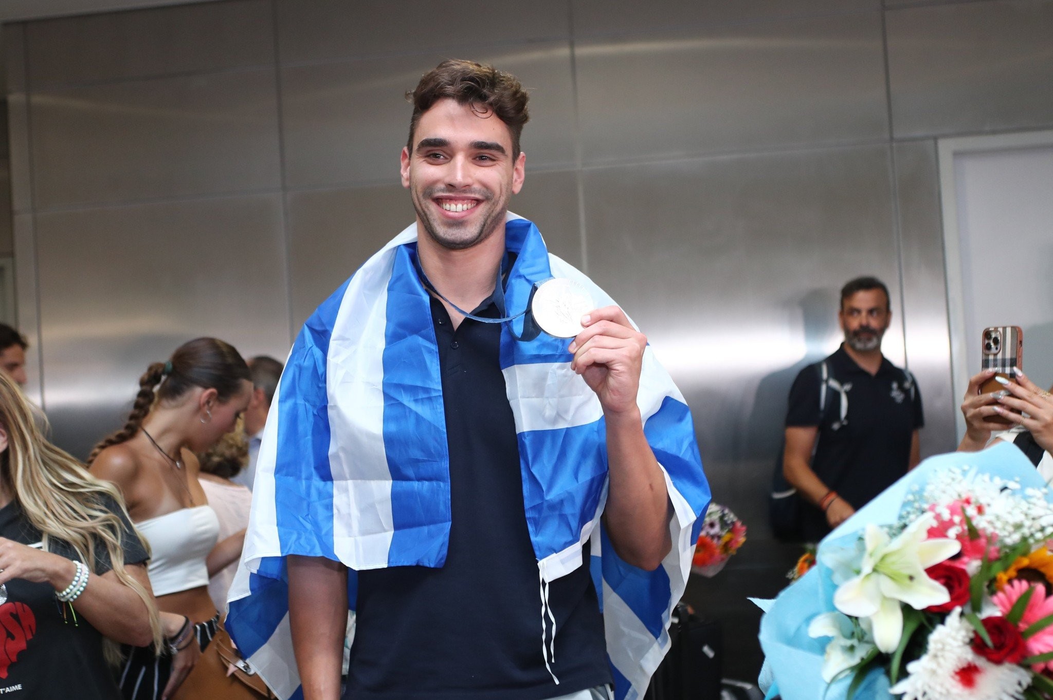 Ο... ασημένιος Απόστολος Χρήστου πάτησε στο «Ελευθέριος Βενιζέλος» και γνώρισε την αποθέωση [vid]