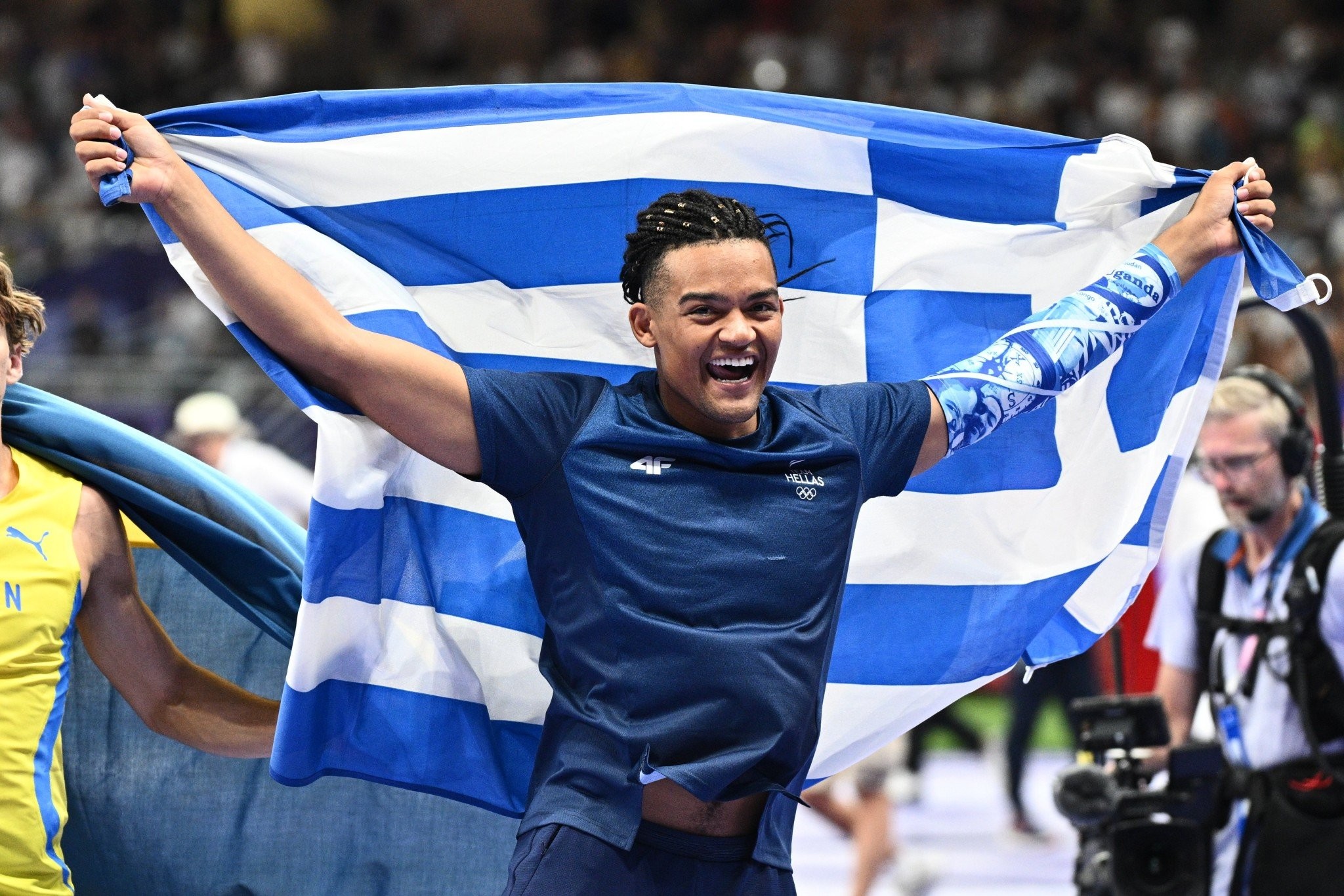 Βίντεο χρυσάφι: Το «δώσε μου μία αγκαλιά, πεθαίνω από το άγχος» του Καραλή στην Στεφανίδη [vid]