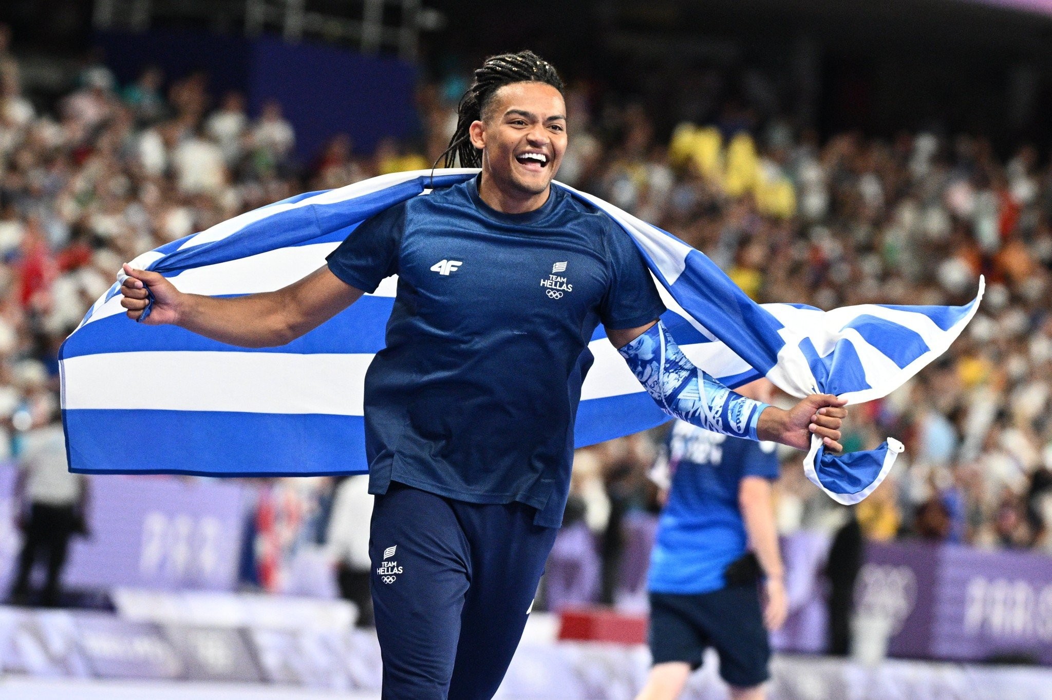 Συγκινεί ο Καραλής: «Έχω περάσει ρατσισμό, κατάθλιψη, τραυματισμούς, αυτά με έκαναν δυνατό» [vid]