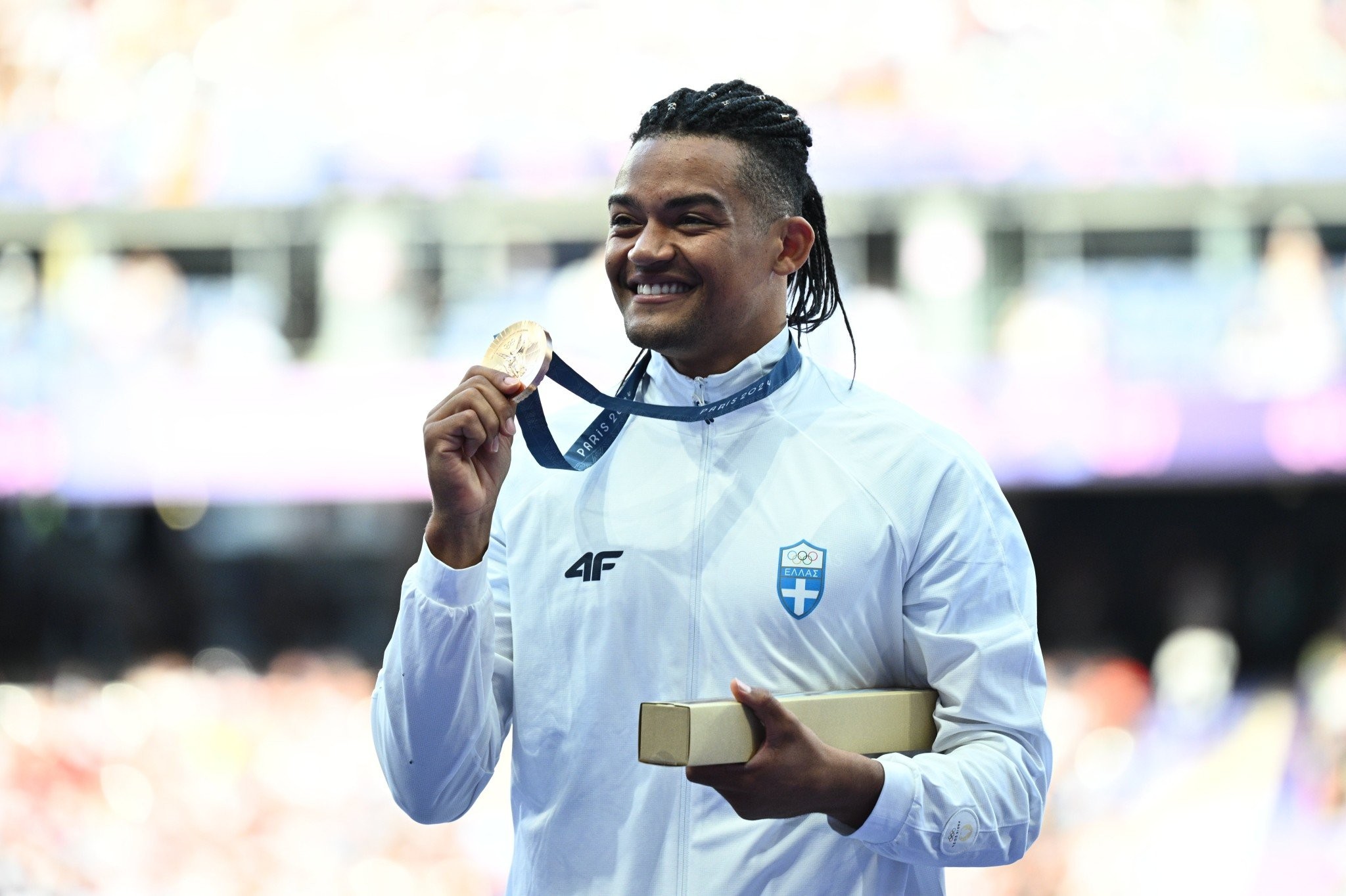 Ο Καραλής κοιμήθηκε με το... μετάλλιο: «Καλημέρα μωρό μου»