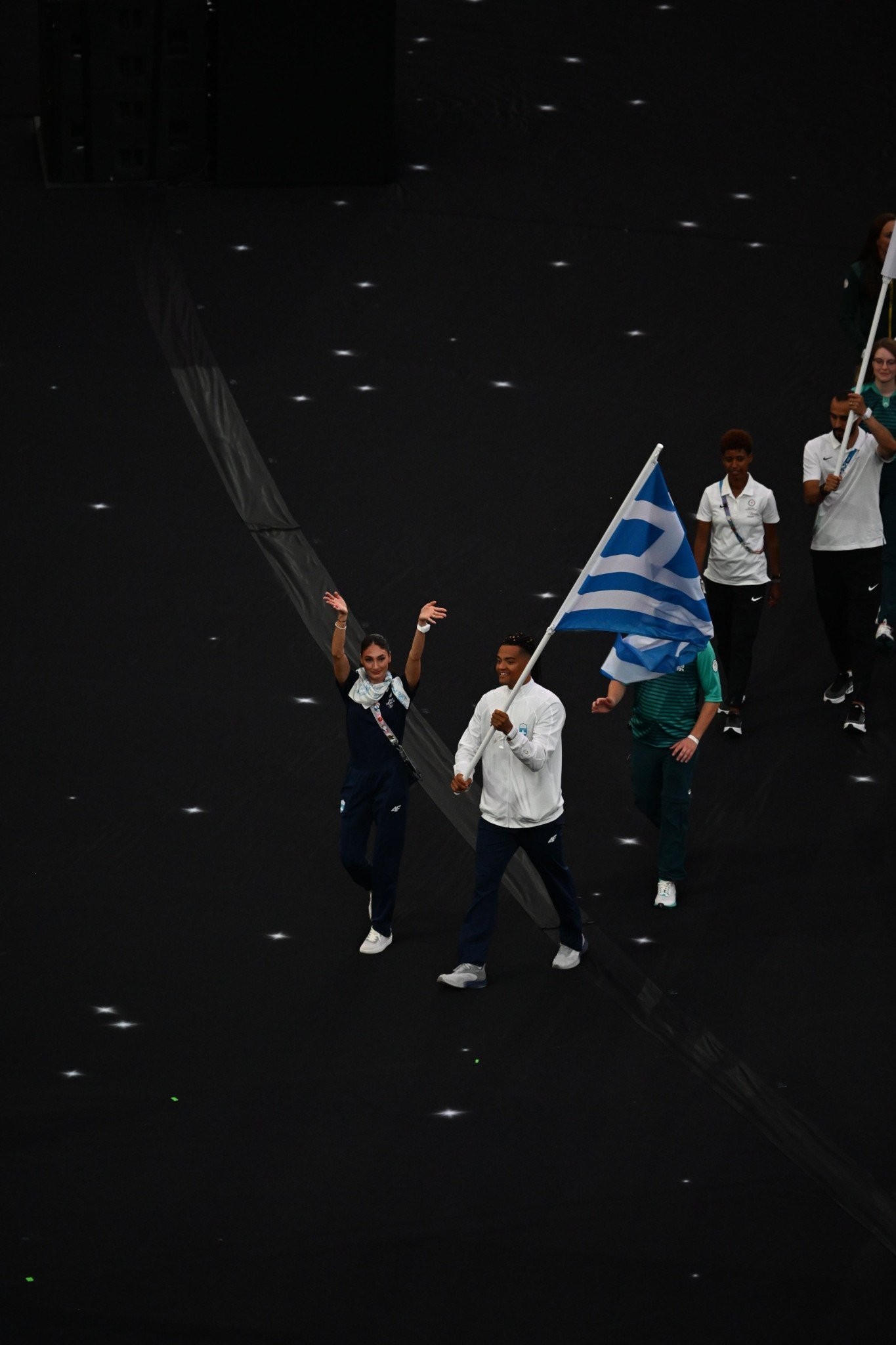 Η είσοδος των Καραλή-Πλατανιώτη με την σημαία και το χειροκρότημα στην ελληνική αποστολή [vid]