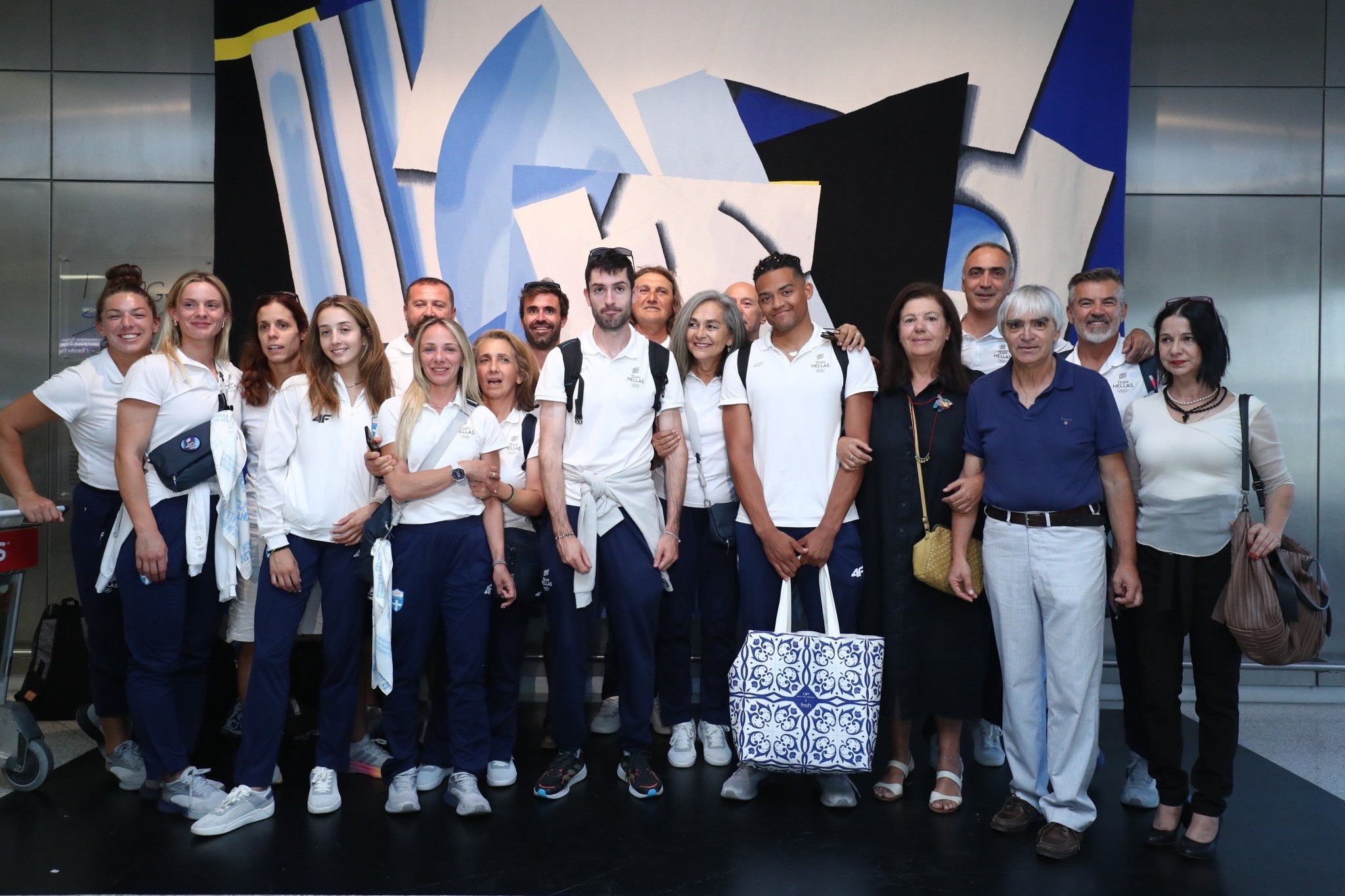 Στα «γαλανόλευκα» το Ελ. Βενιζέλος για την υποδοχή της ελληνικής αποστολής από τους Ολυμπιακούς Αγώνες