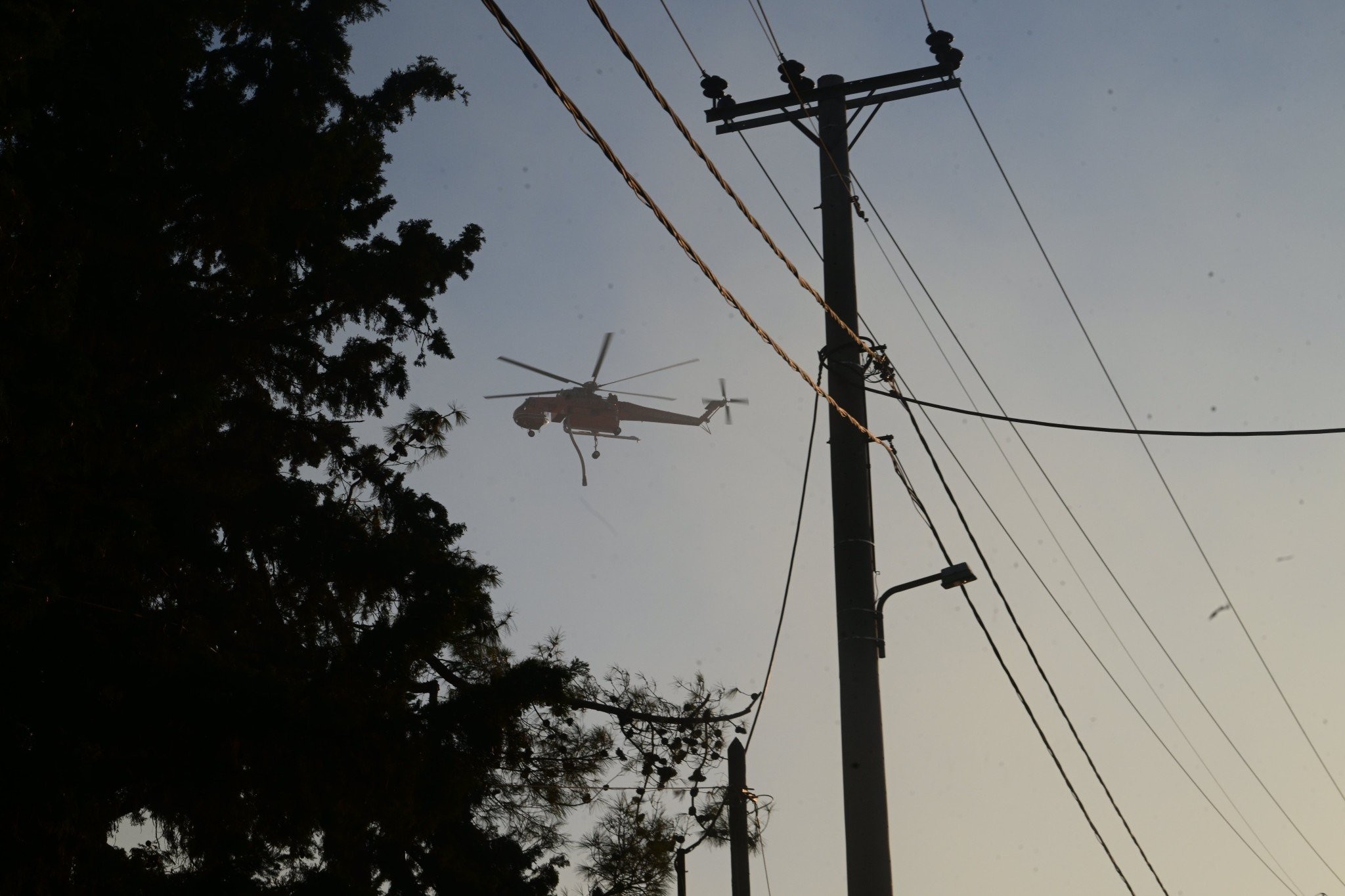 ΔΕΔΔΗΕ: Μέχρι το βράδυ η επανηλεκτροδότηση στις πληγείσες περιοχές – Την Τετάρτη στο Νταού Πεντέλης