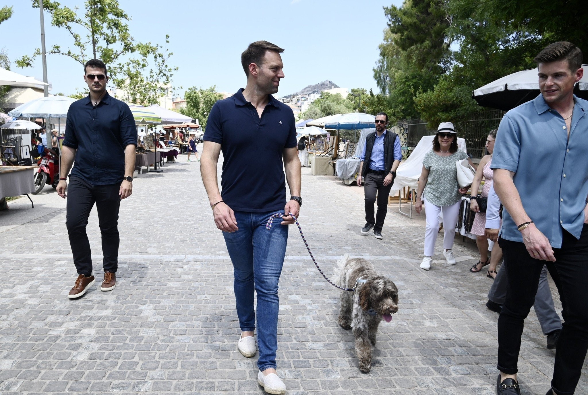 Ο Στέφανος Κασσελάκης απαντά για τις διακοπές στη Μύκονο: «Μείναμε σε ένα δίκλινο… παλάτι»