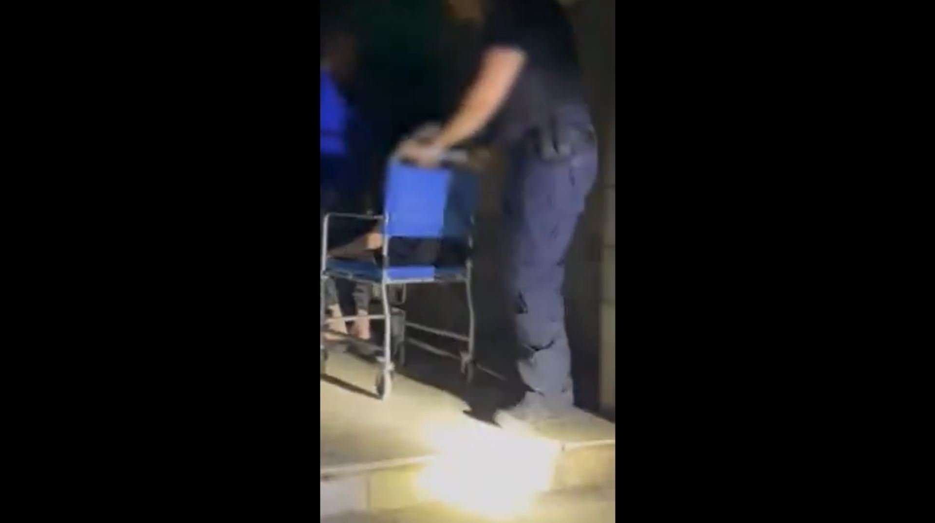 Φωτιά στην Αττική: Σοκαριστικό βίντεο με απεγκλωβισμούς ηλικιωμένων από αστυνομικούς