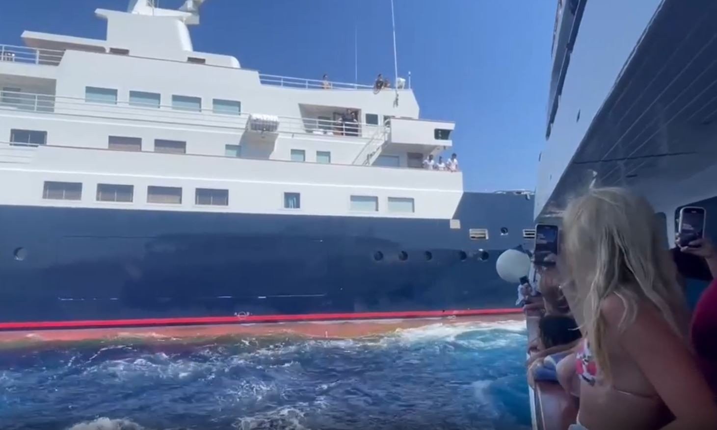 Καρδιοχτύπησαν επιβάτες τουριστικού σκάφους: Αποφεύχθηκε σύγκρουση με γιοτ στο «παρά ένα»