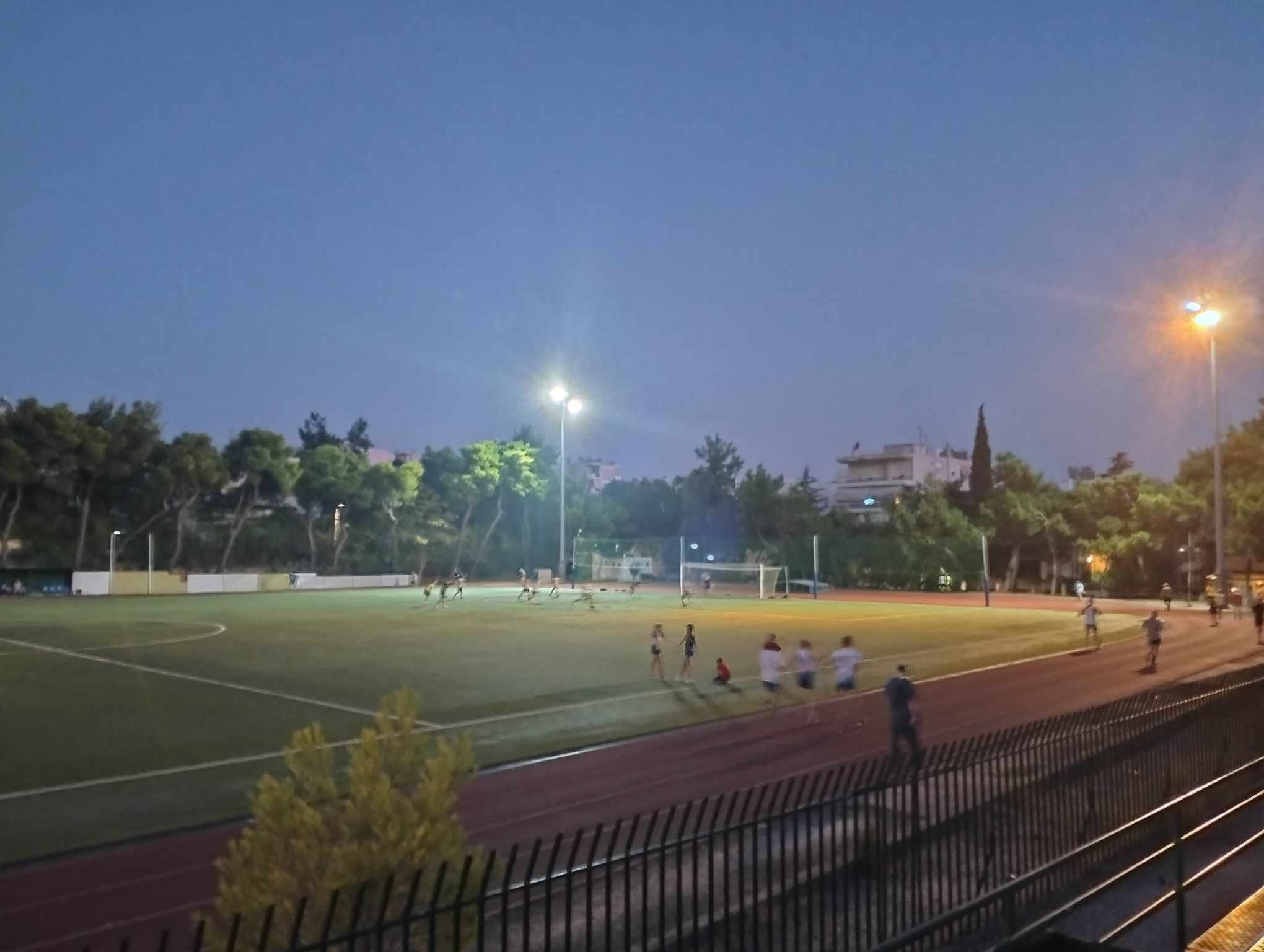 Λυκόβρυση – Πεύκη: Εκατοντάδες πολίτες καθημερινά στους αθλητικούς χώρους και τα προαύλια σχολείων