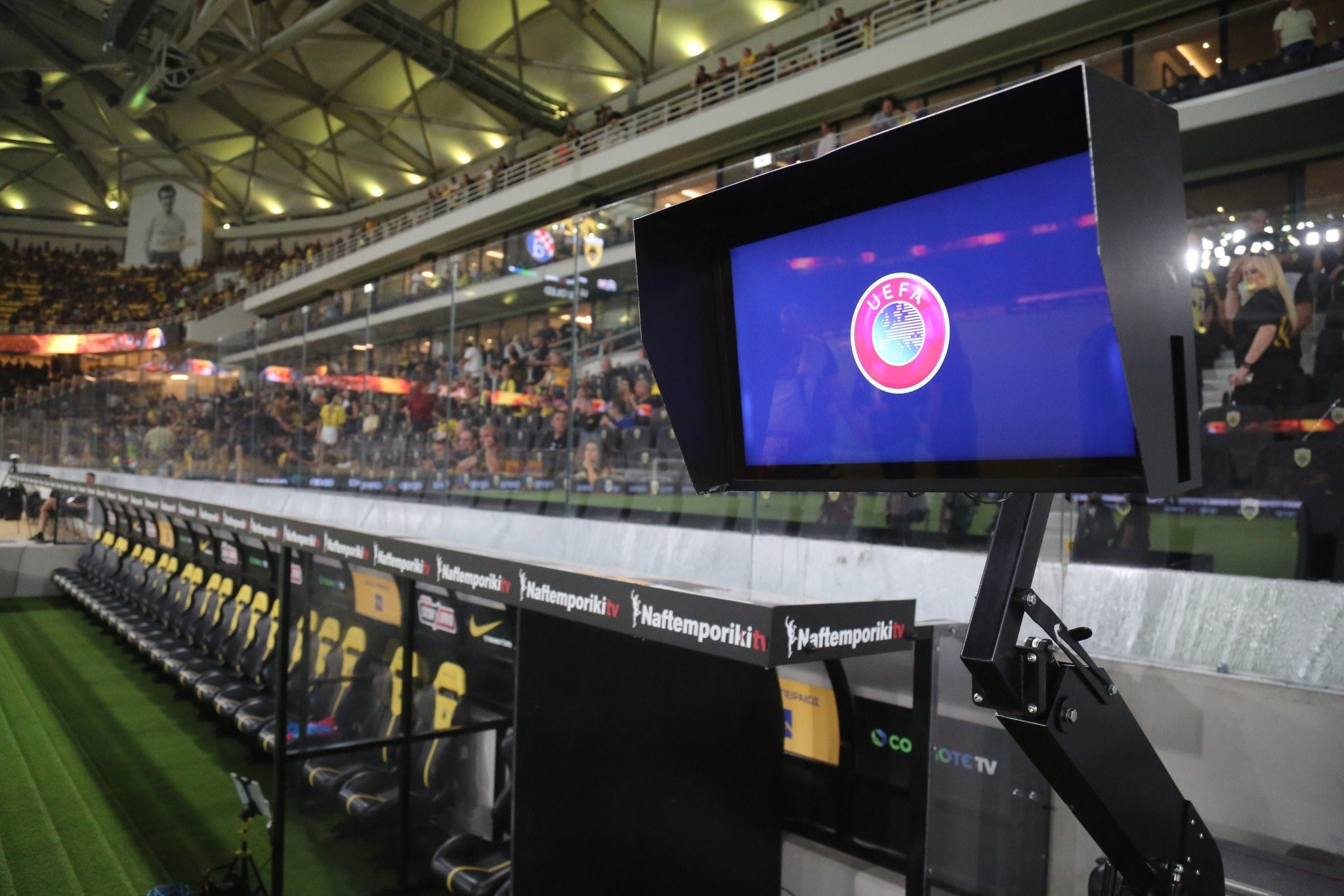 Η «πενταετία» του VAR στην Super League: Πώς ήρθε στην Ελλάδα και το ντεμπούτο με... σουβλάκια [vid]