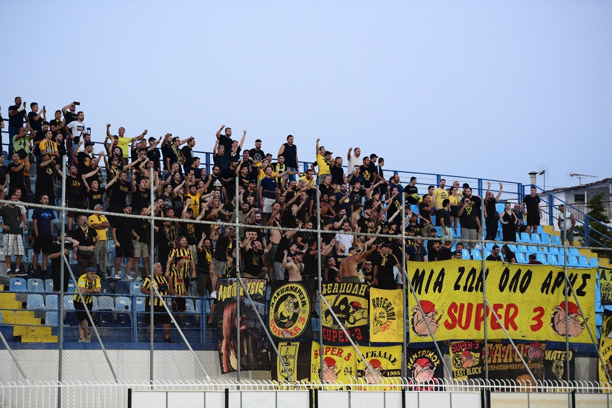 Τιμωρία μίας αγωνιστικής κεκλεισμένων στον Άρη, οπαδός του πέταξε κάθισμα - Η ανακοίνωση της ΠΑΕ