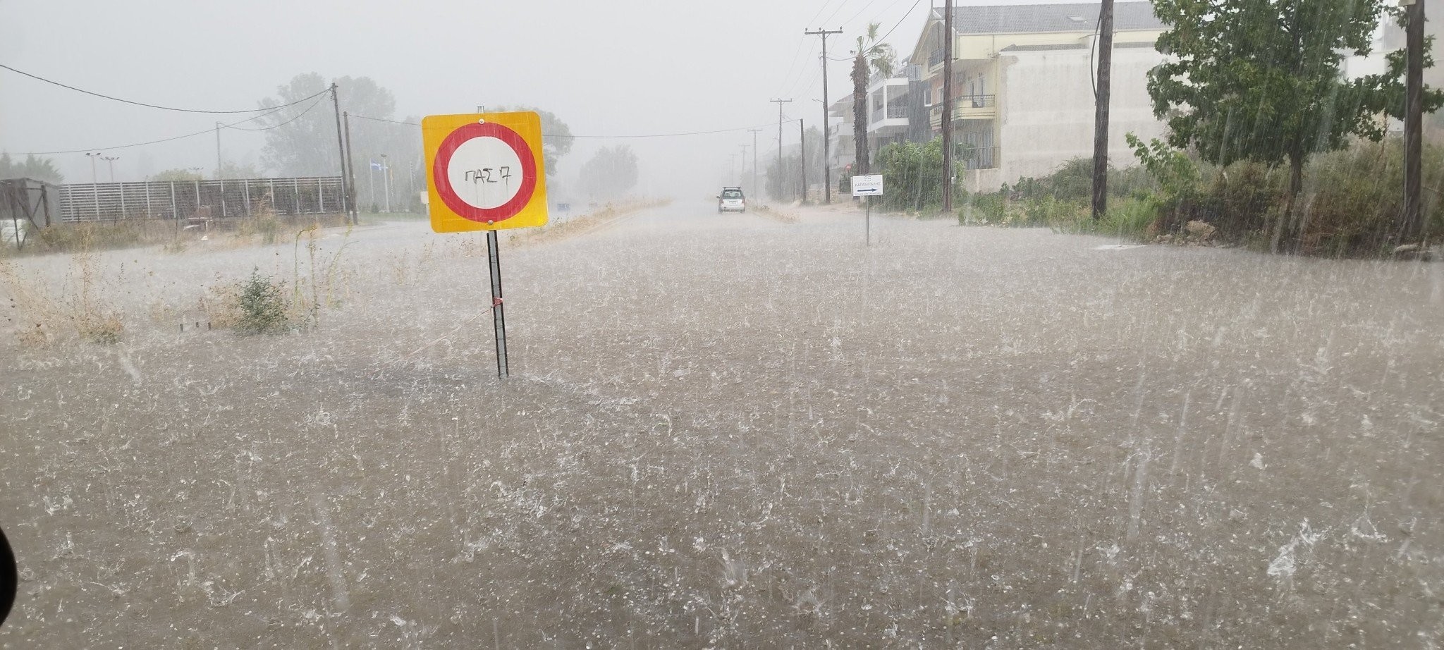 Πλημμύρισαν τα Ιωάννινα από ξαφνικό μπουρίνι - «Ποτάμια» οι δρόμοι και στο κέντρο της πόλης