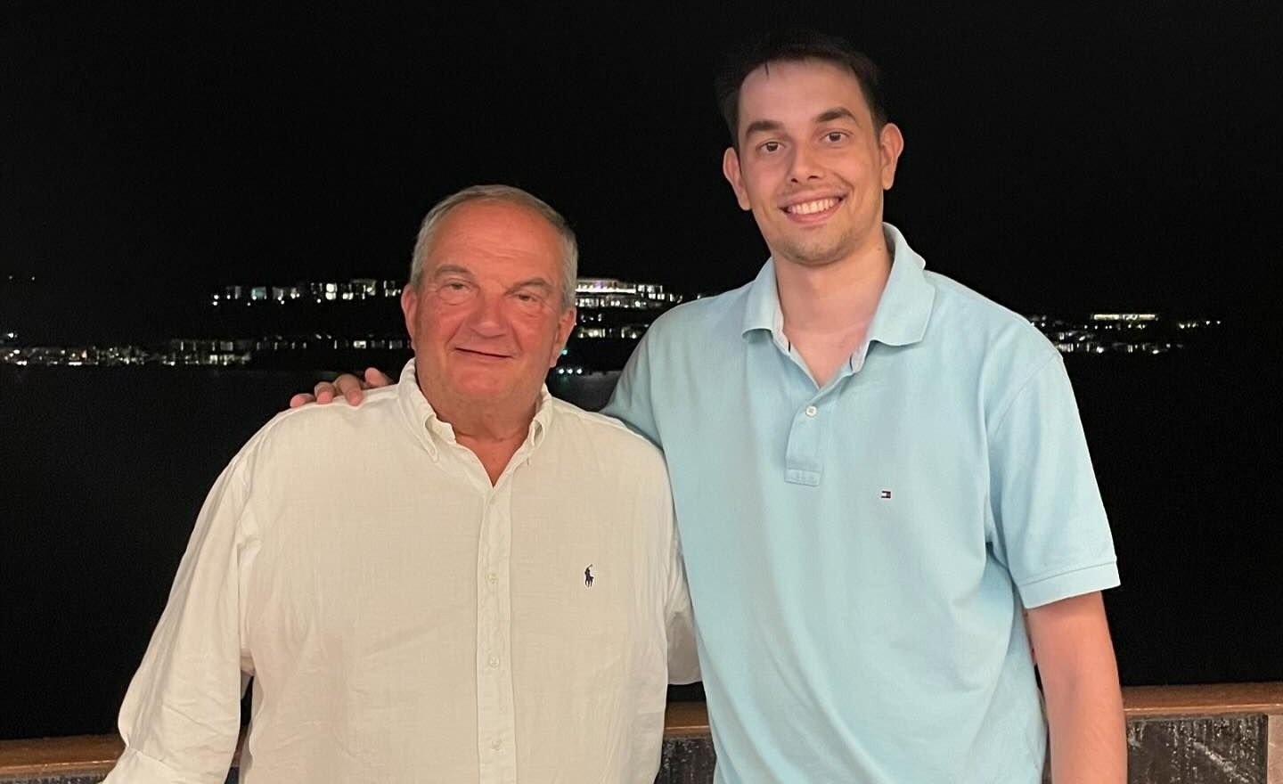 Ο γιος του Αντώνη Σαμαρά συναντήθηκε στην Πύλο με τον Κώστα Καραμανλή - «Τιμή μου»