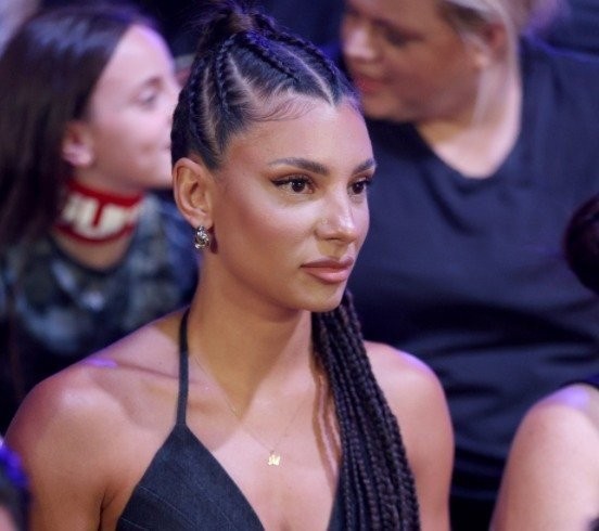 Μαριαλένα Ρουμελιώτη: Ποζάρει με λευκό μπικίνι στη Σκόπελο και προκαλεί «εγκεφαλικά»