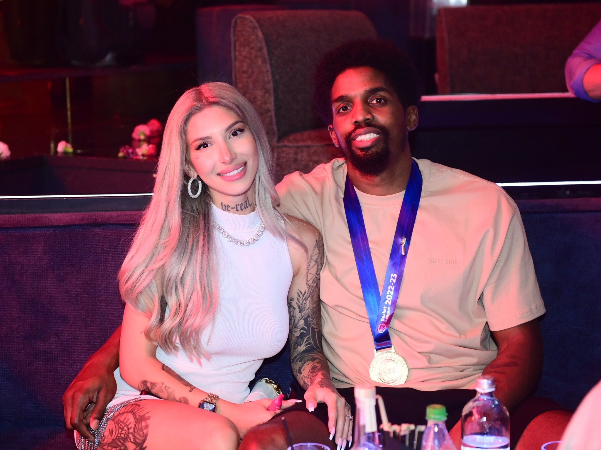 Η Μπέριλ «καλημερίζει» στα ελληνικά με τον... ΜακΚίσικ Τζούνιορ