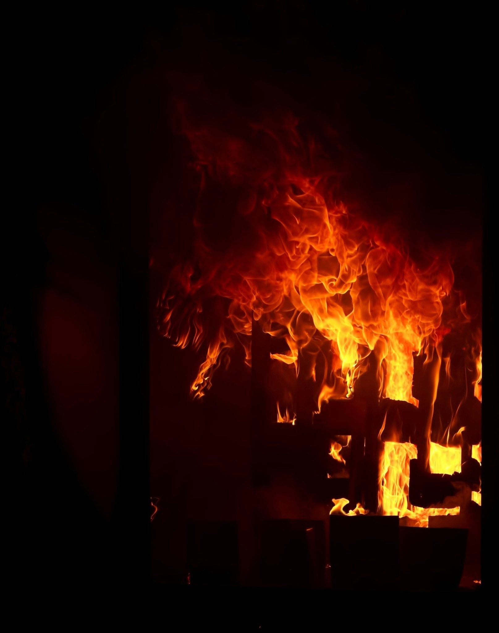 Τραγωδία στη Βραζιλία: Ζευγάρι με το 2 μηνών μωρό τους έκαναν «βουτιά» από τον 7ο όροφο που φλεγόταν