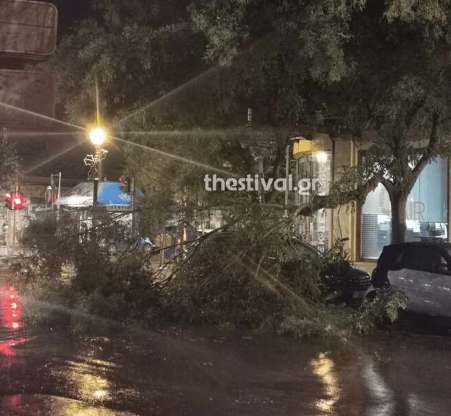 Ξεκίνησε η «ψυχρή λίμνη» με ισχυρές καταιγίδες και 20.000 κεραυνούς - Πού χτυπάει η κακοκαιρία