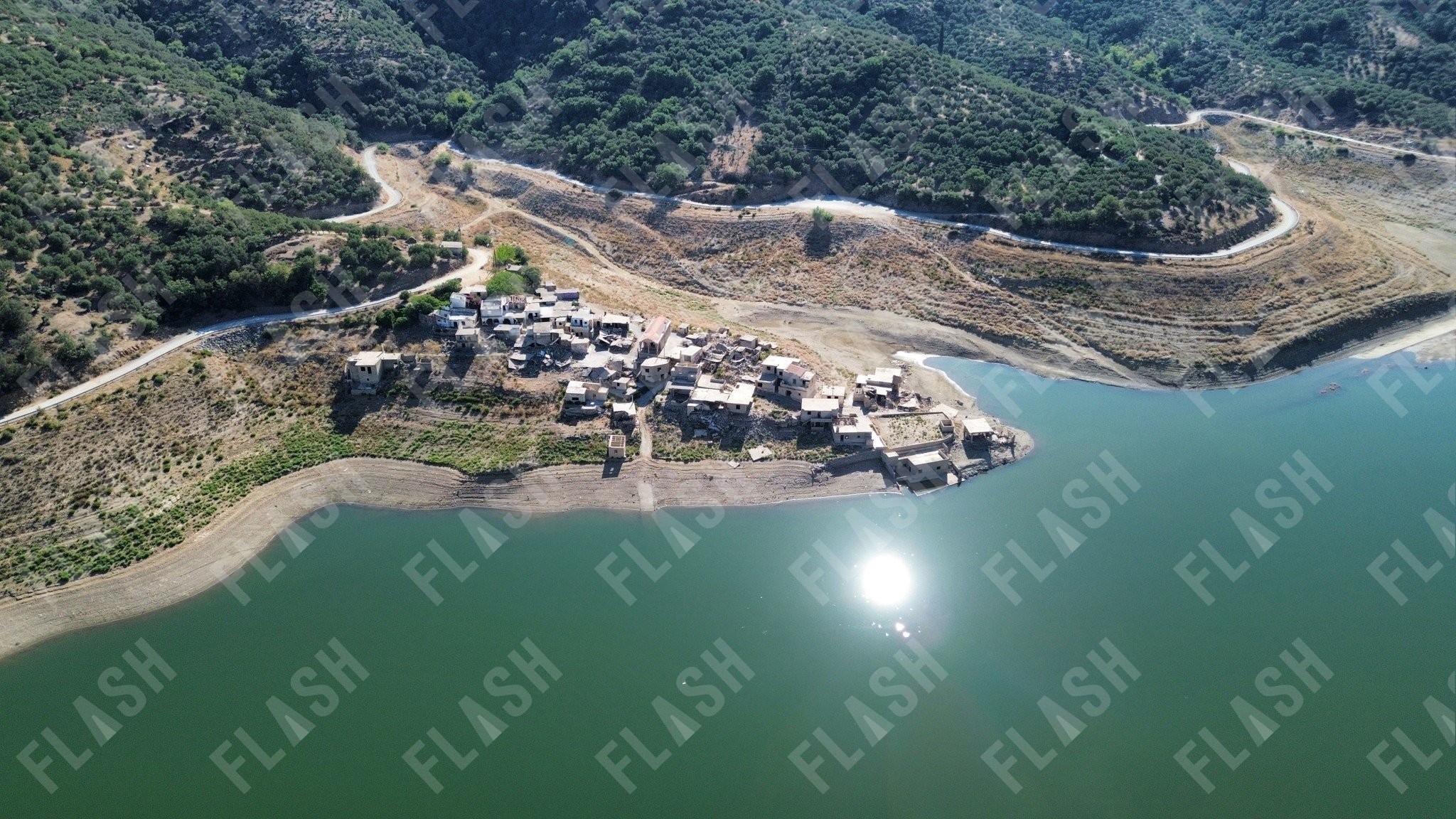 «Στεγνώνει» η Κρήτη: Στερεύει το φράγμα Αποσελέμη - Βίντεο και φωτογραφίες από το drone του flash