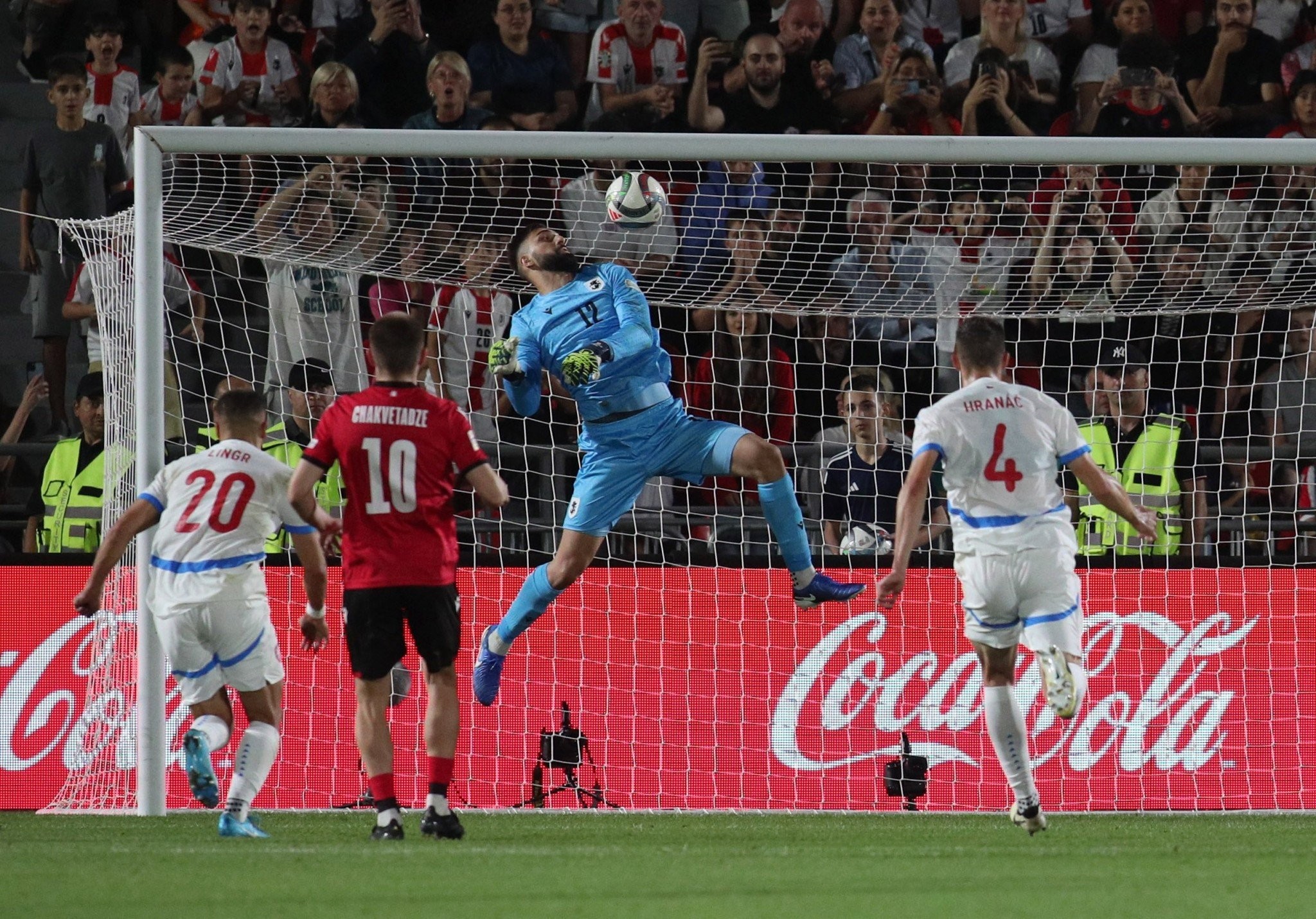 O Μαμαρντασβίλι με ντουντούκα στην εξέδρα της Γεωργίας μετά την τεσσάρα στην Τσεχία [vid]